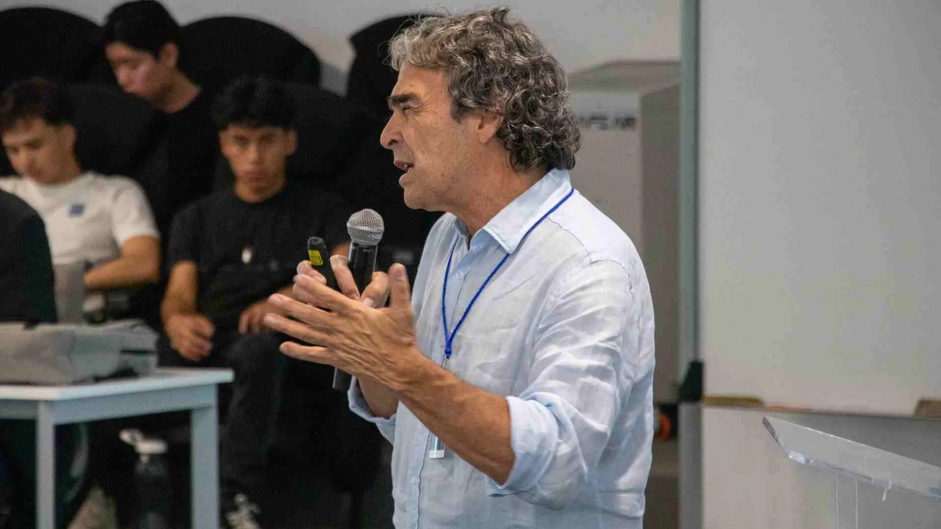 Sergio Fajardo da una plática en el Tec campus Puebla
