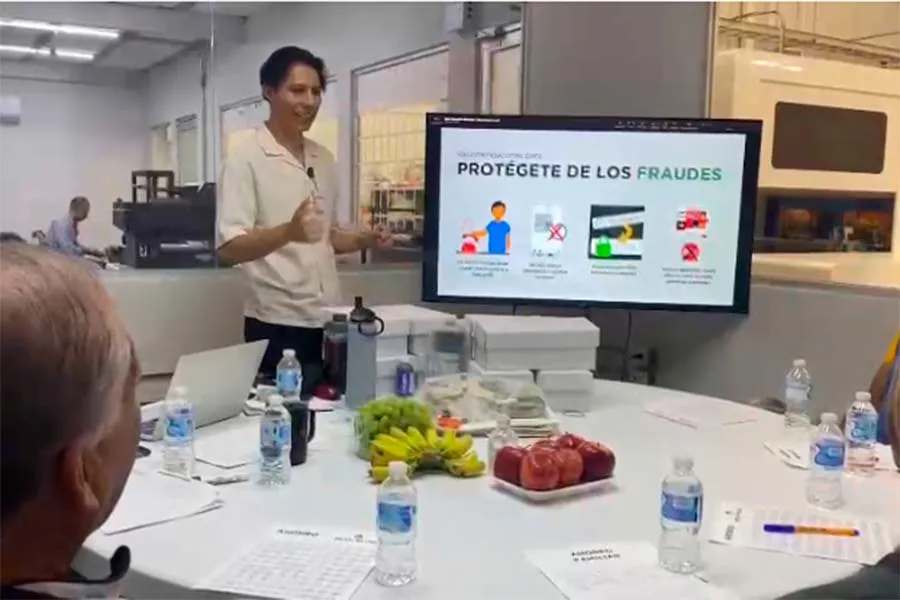 Taller financiero a adultos mayores en empresa de calzado