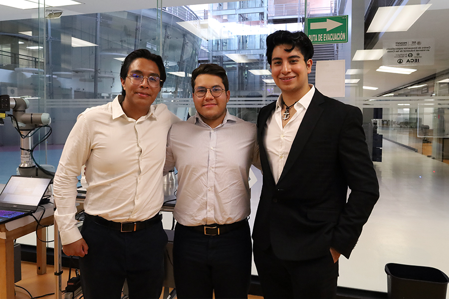 Estudiantes de Ingeniería del Tec campus Ciudad de México desarrollan junto a Siemens y Universal Robots la primera demo funcional en América con el protocolo SRCI.