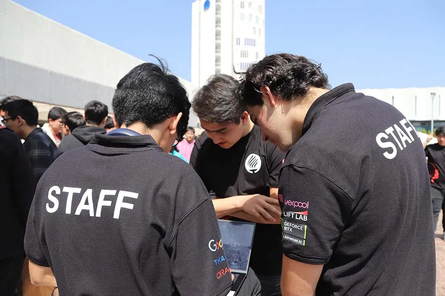 Participantes del HackMX6 durante el evento.