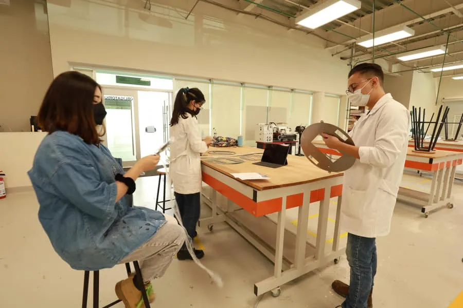 Tec Guadalajara y Universidad de Chicago diseñan muebles para home office