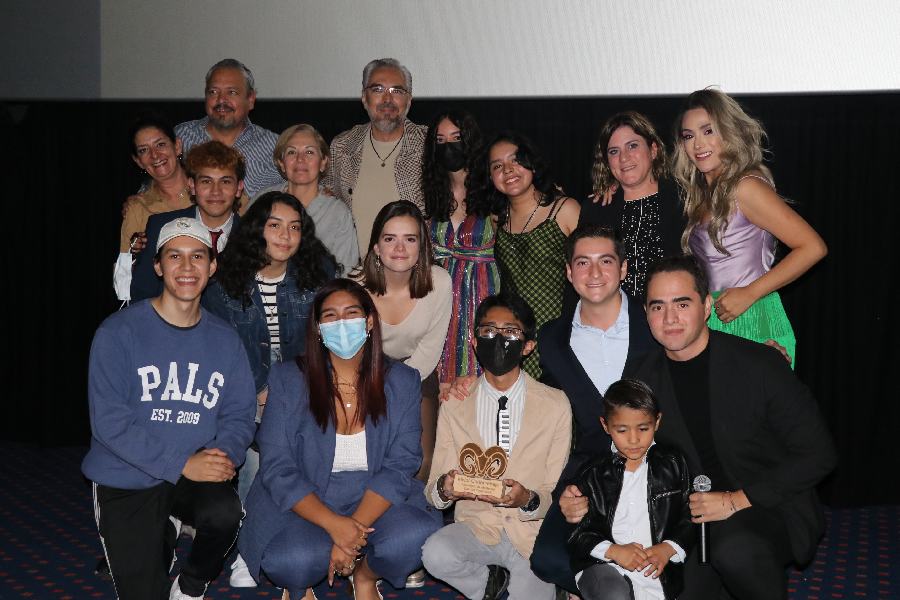 Estudiantes en la presentación de su proyecto final