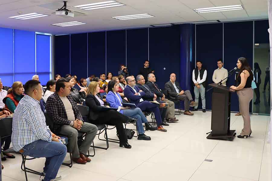 Discurso de profesora durante ceremonia de graduación