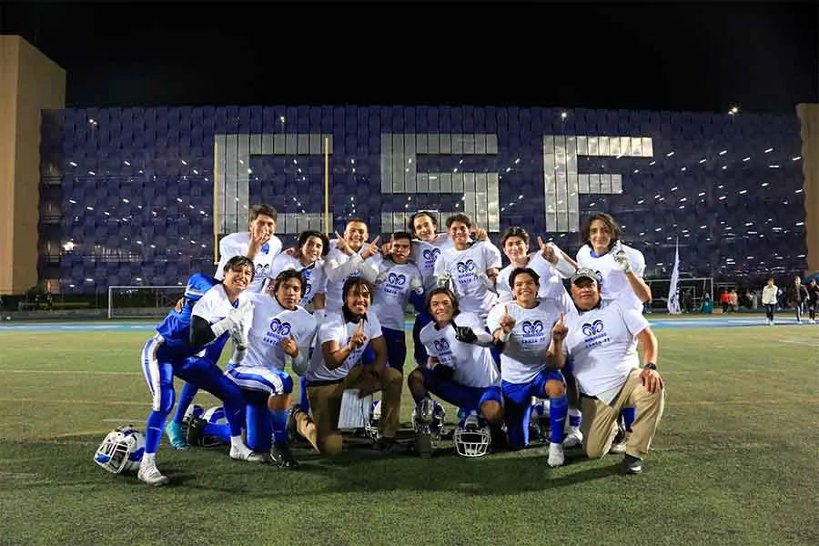 Equipo de fútbol americano juvenil Tec Santa Fe campeones de la ONEFA
