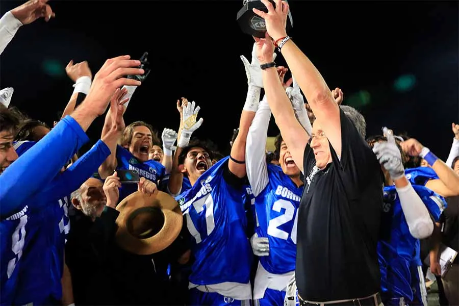 Equipo de fútbol americano juvenil Tec Santa Fe campeones de la ONEFA