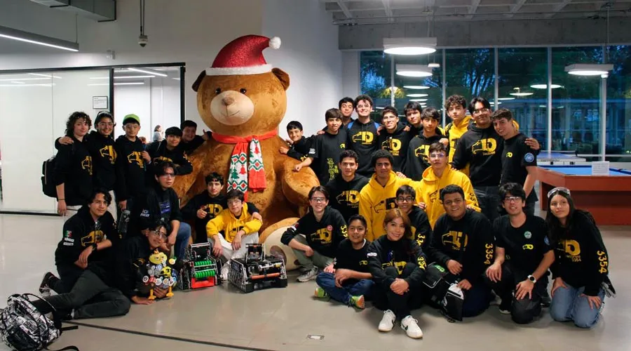 Equipo de rob&oacute;tica TecDroid de PrepaTec Quer&eacute;taro
