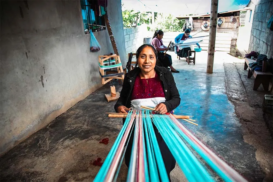 artesana telar de cintura