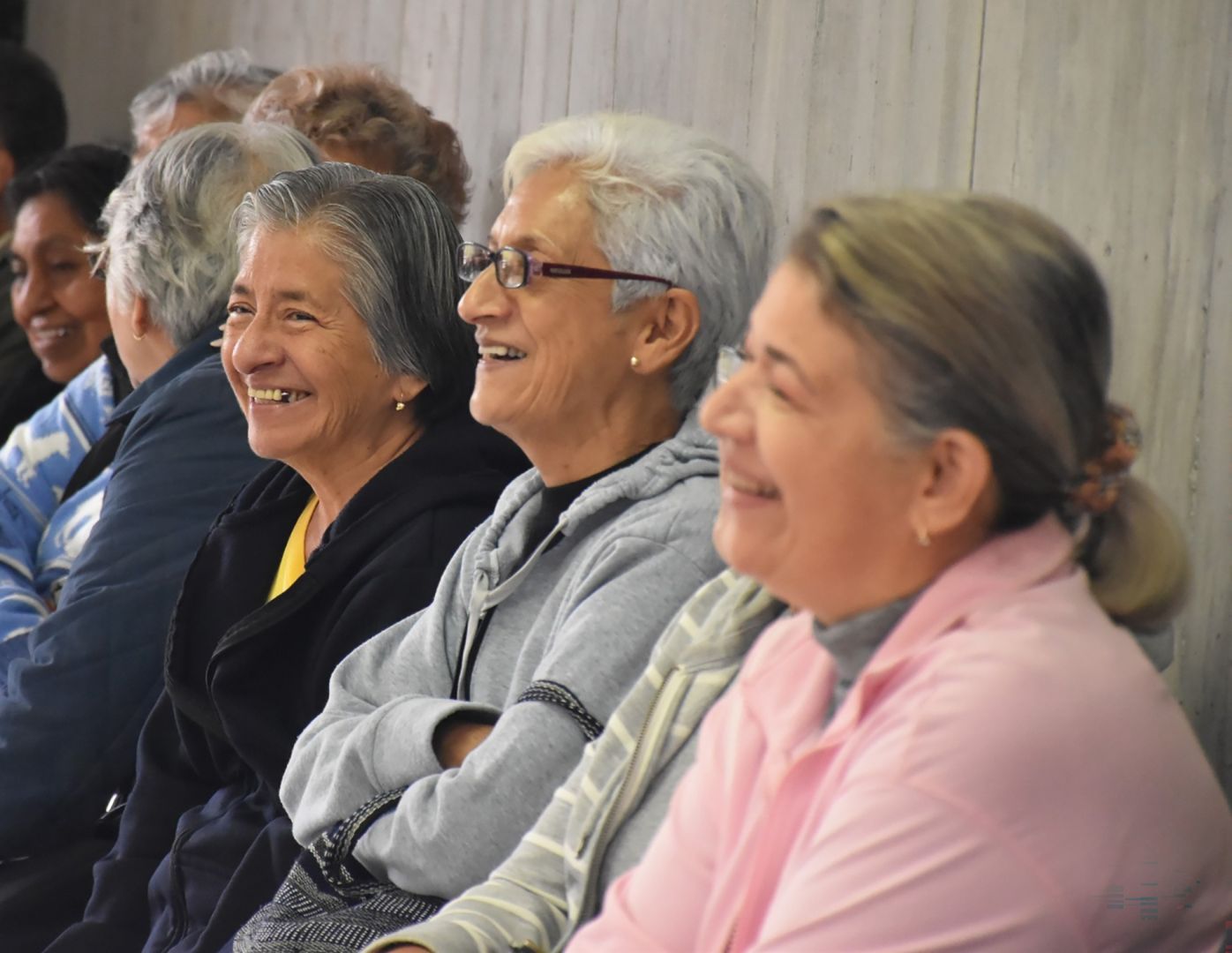 Mujeres en edad madura sonrien