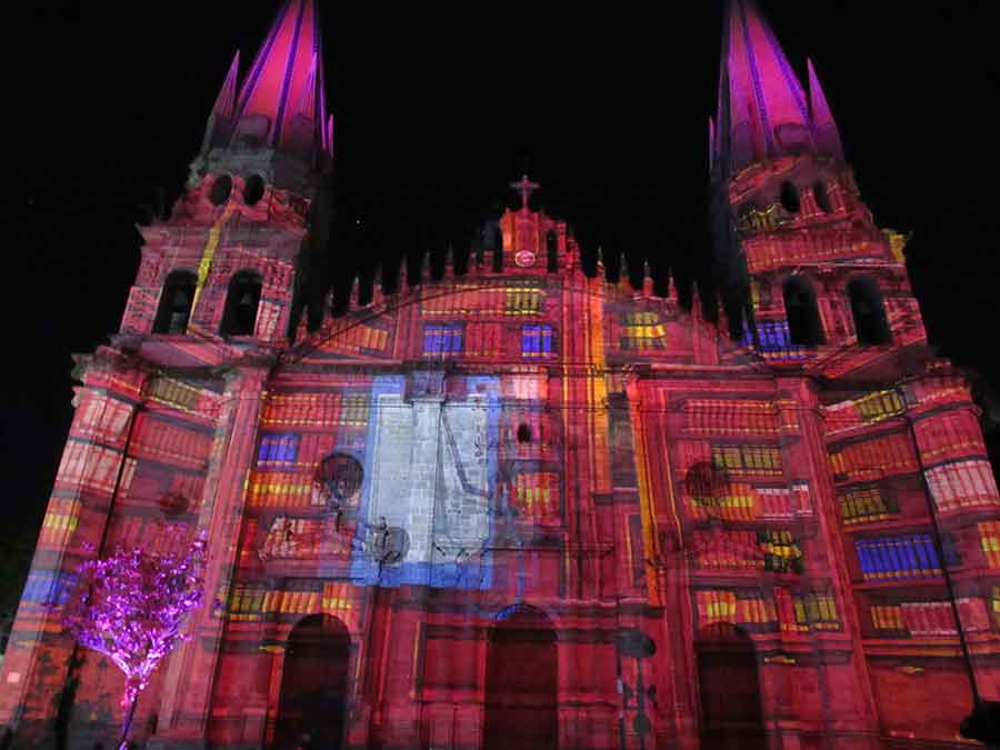 Alumnos de Tec Guadalajara realizaron video mapping para catedral.