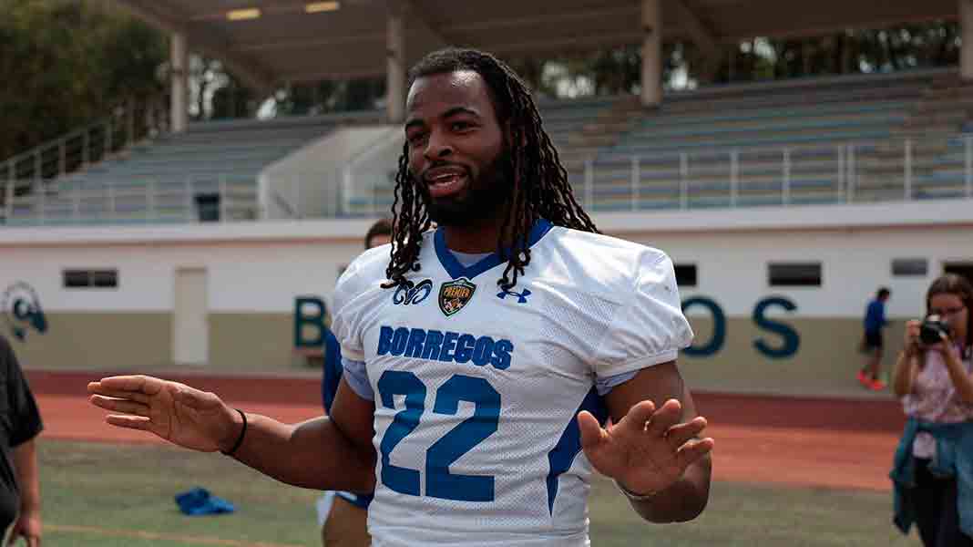 Jugador de NFL, de Pittsburgh Steelers, visita el Tec Guadalajara.