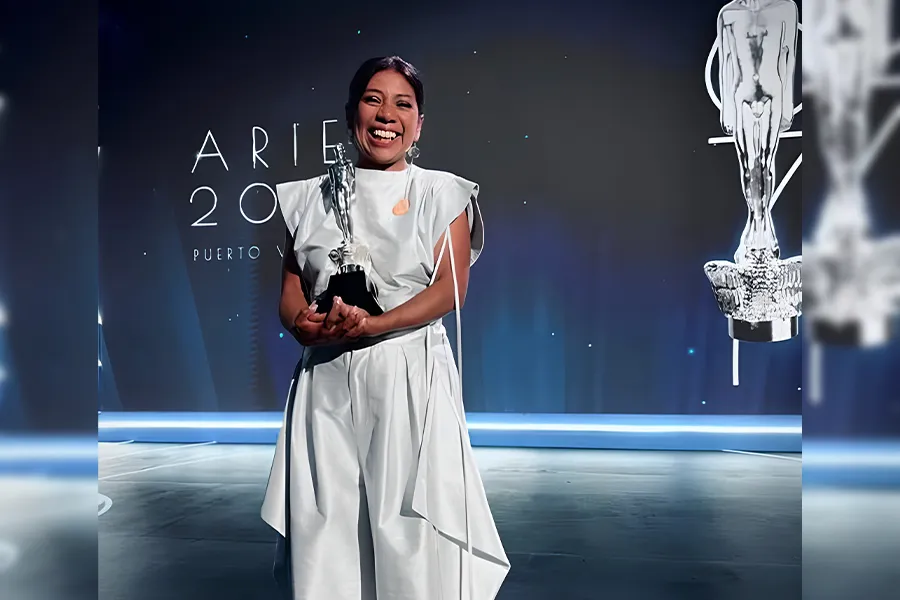 Yadira Pérez Esteban con su Ariel por Mejor Coactución Femenina. Foto: cortesía.