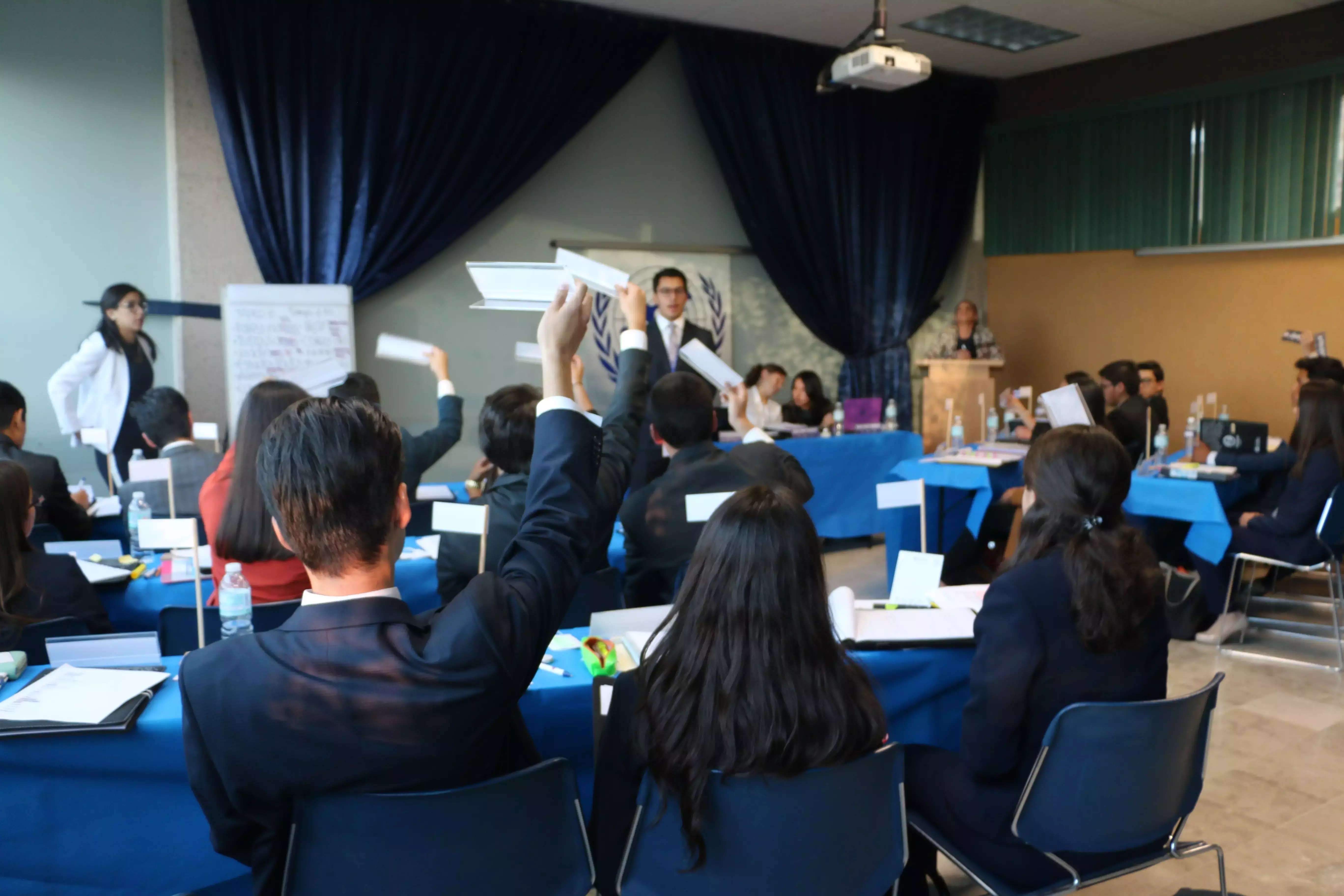 Mociones presentes en la sala de debates