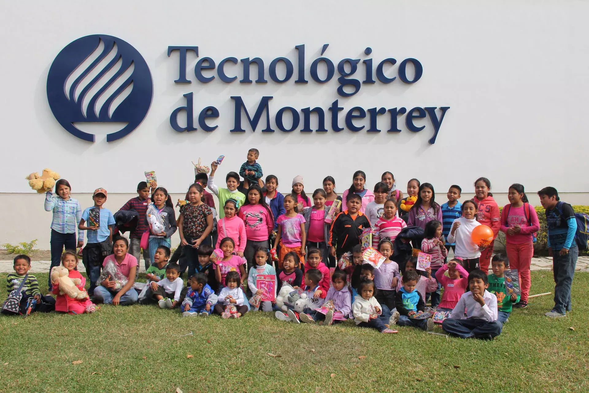 Niños disfrutando de posada en el Tec.