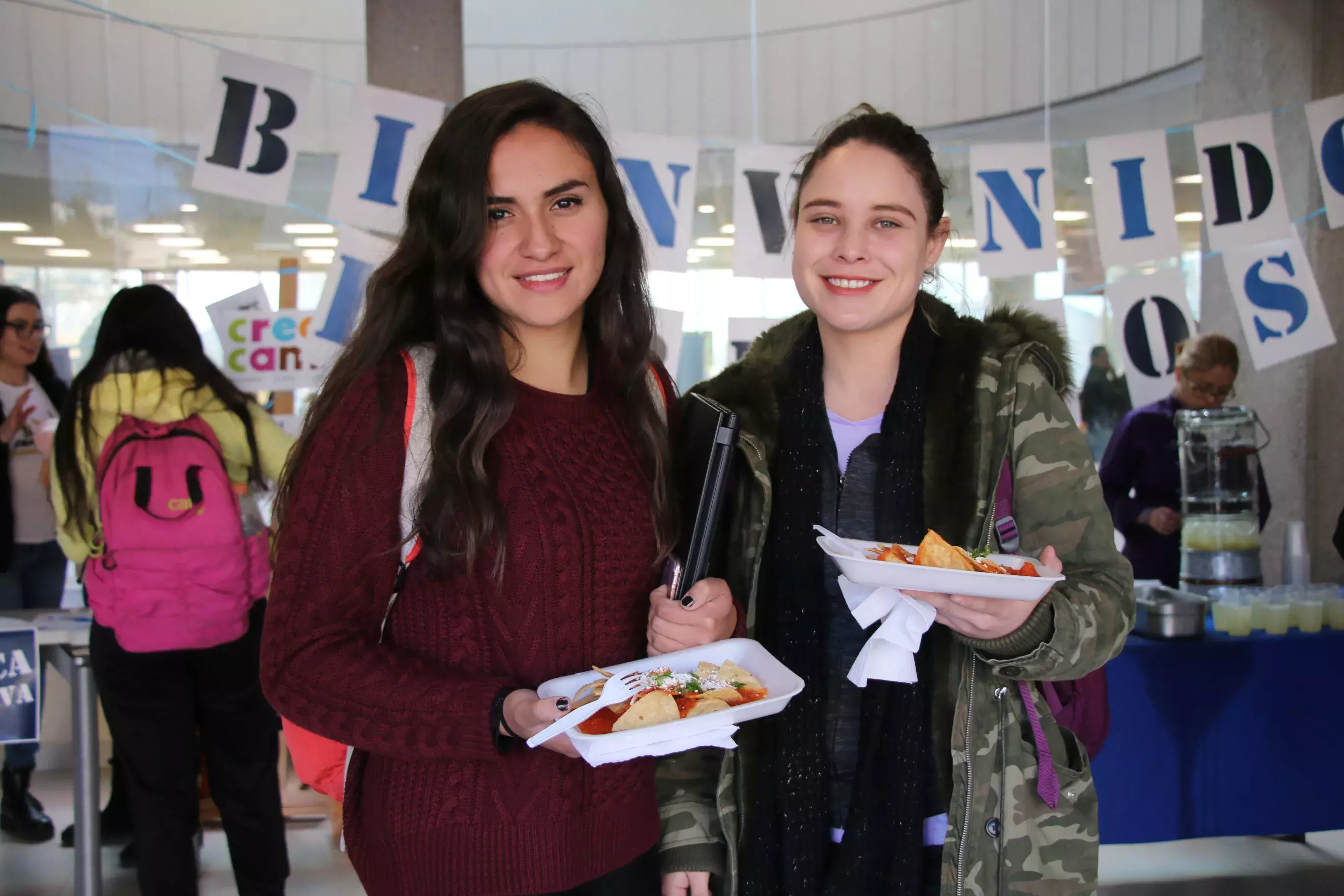 Los alumnos de preparatoria y profesional degustaron de los tradicionales chilaquiles por el inicio del semestre enero-mayo 2018.