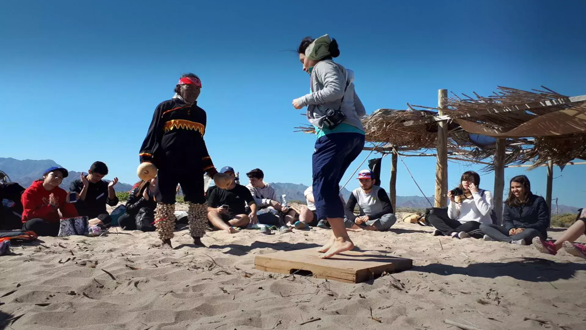 alumnos en viaje a comunidad seri