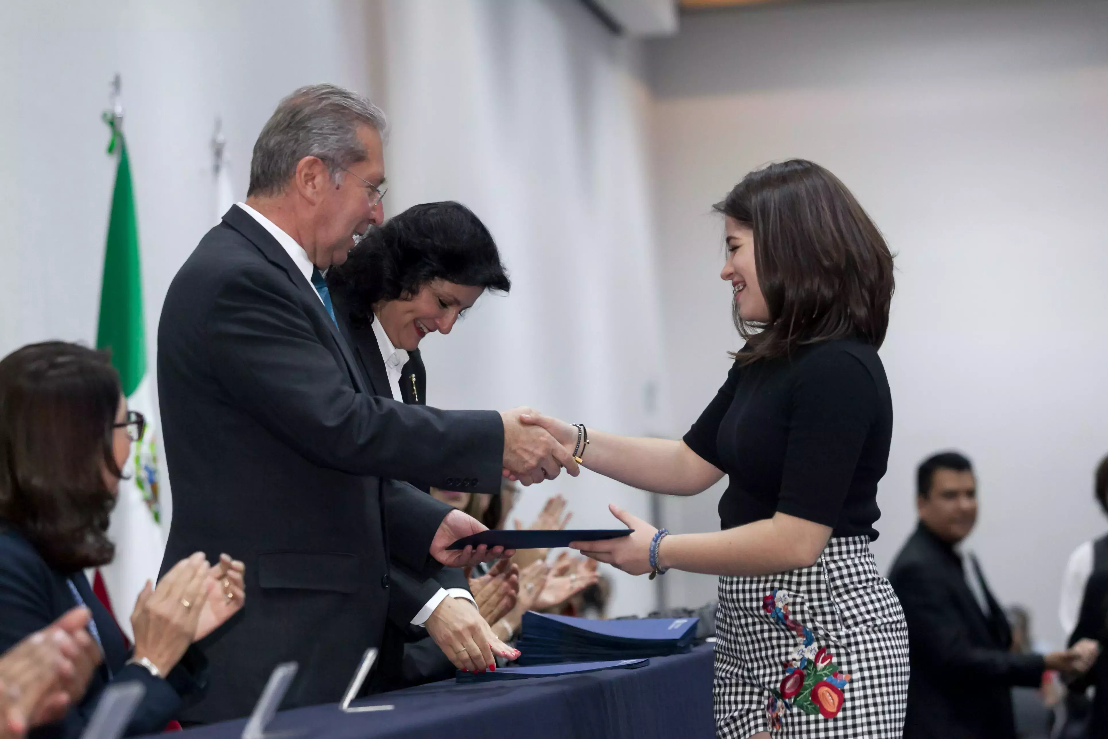 Entrega de reconocimientos a nuestros alumnos y profesores 