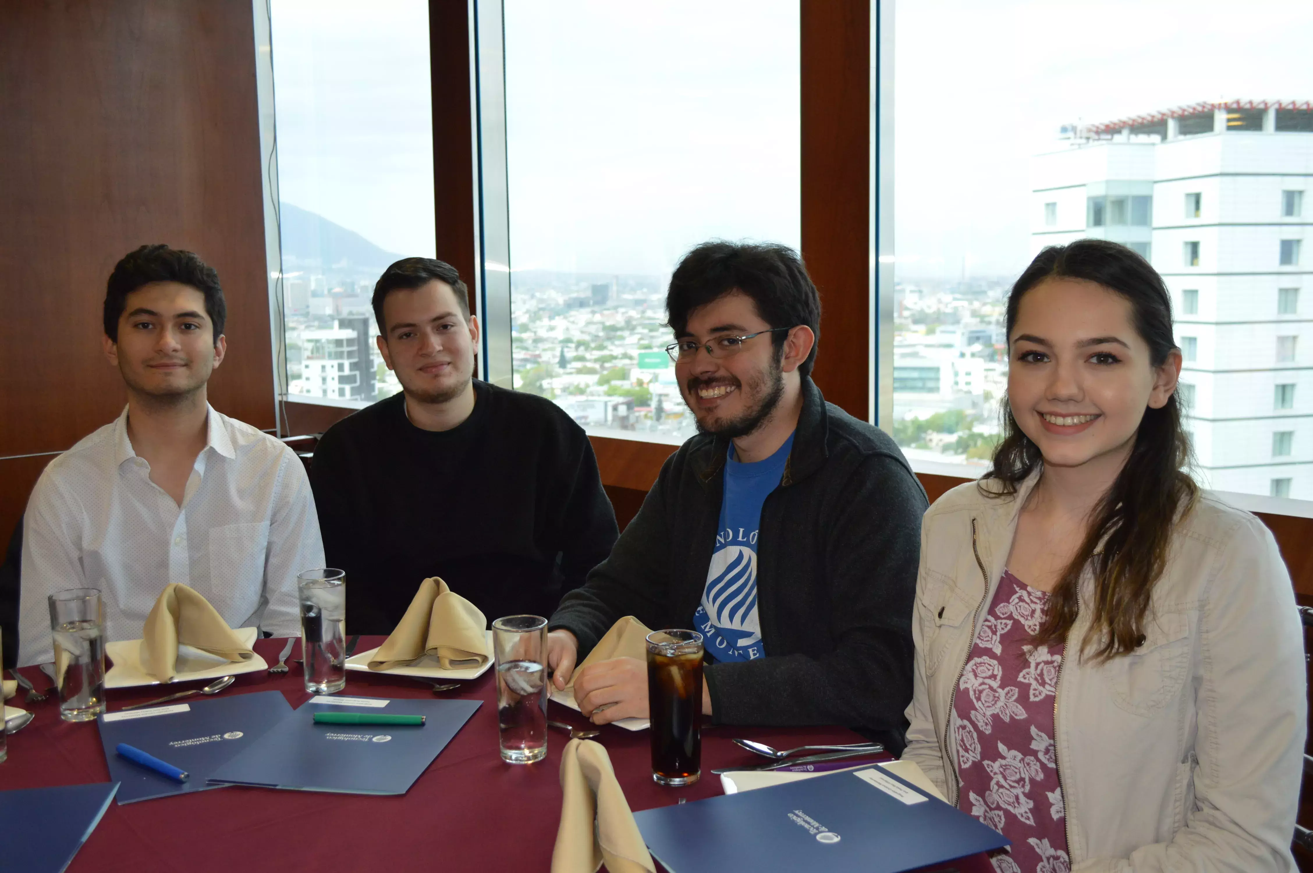 Estudiantes de la Escuela de Ingeniería y Ciencias durante su ceremonia de premiación en Campus Monterrey.