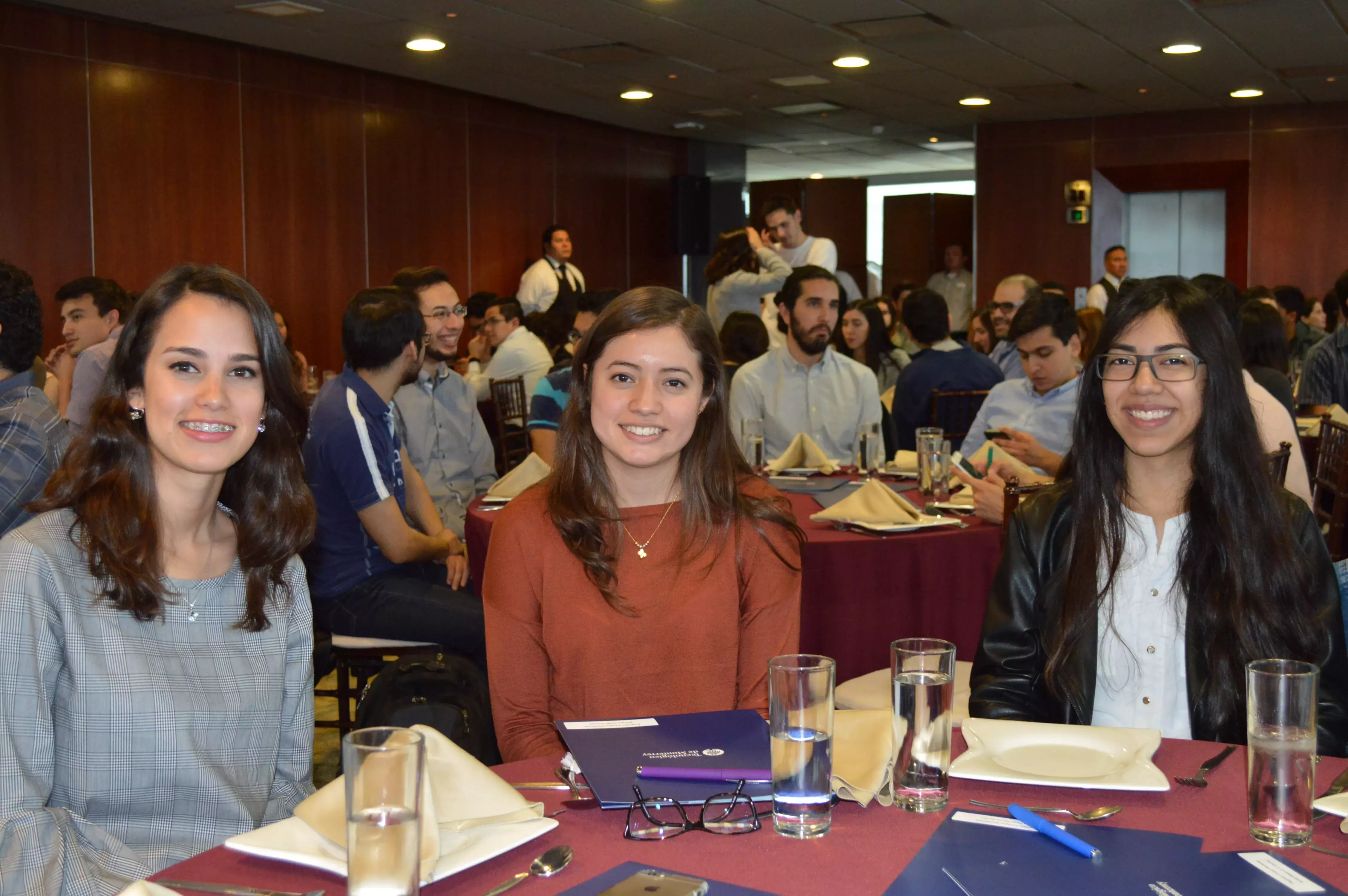 Estudiantes de la Escuela de Ingeniería y Ciencias durante su ceremonia de premiación en Campus Monterrey.