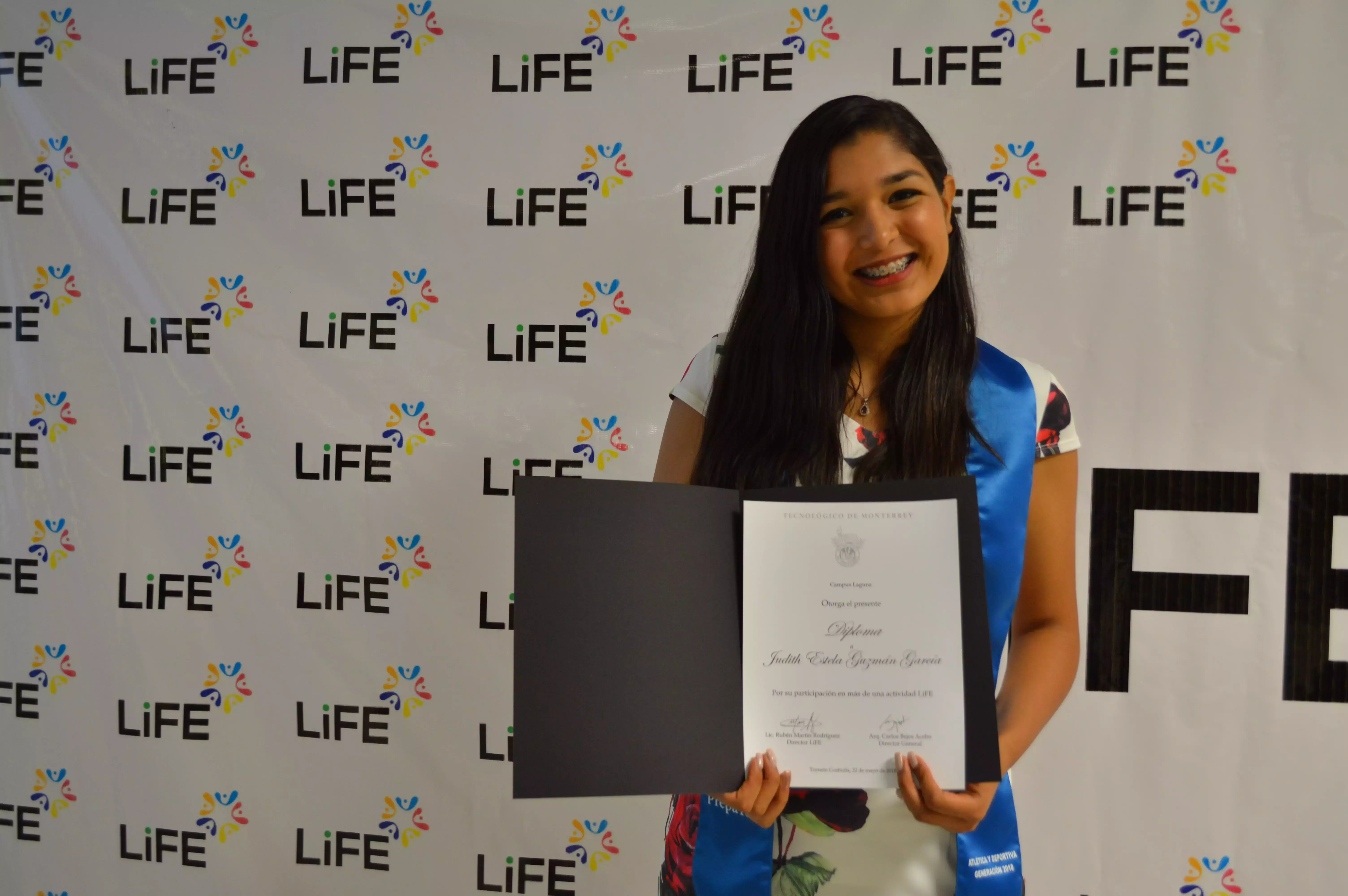 Premian perseverancia de alumnos LiFE