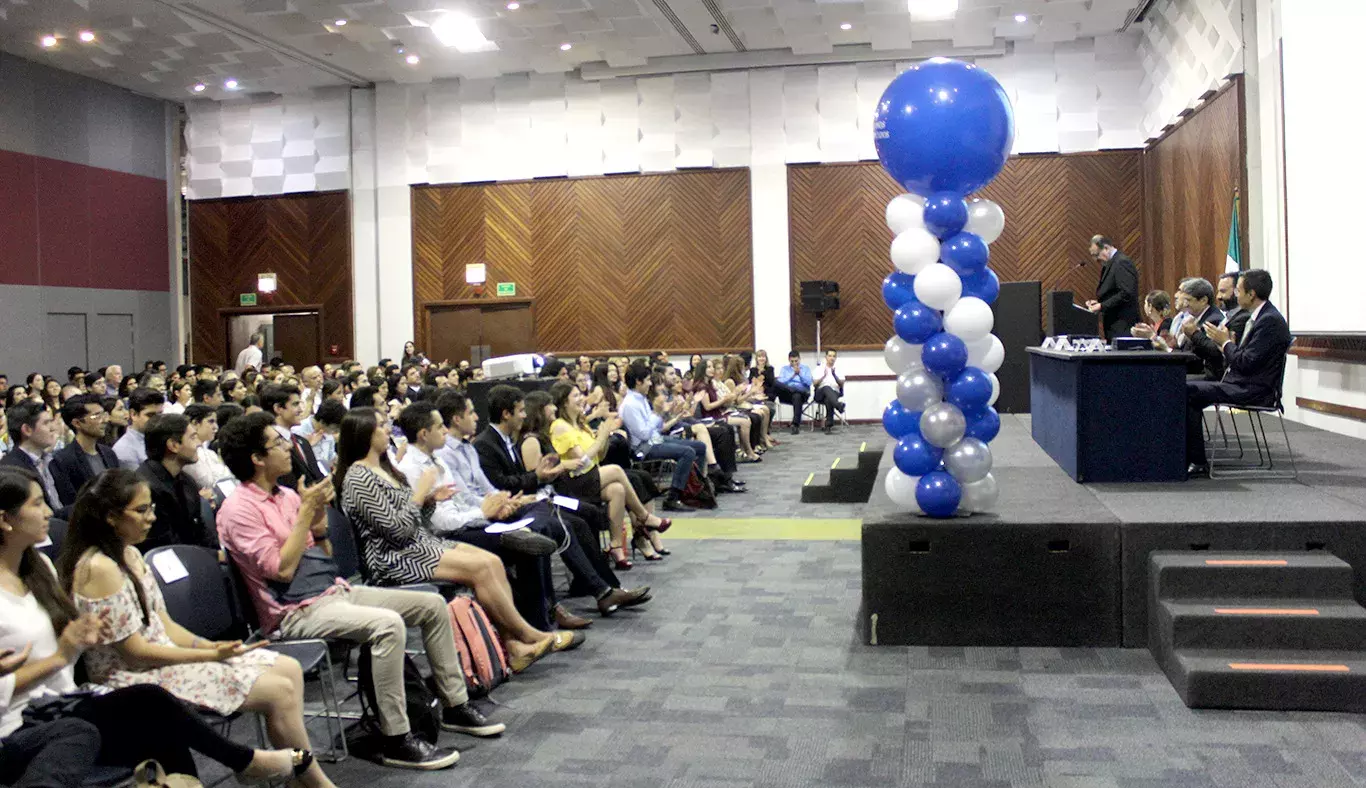 La ceremonia contó con la presencia de familiares y amigos de los alumnos distinguidos