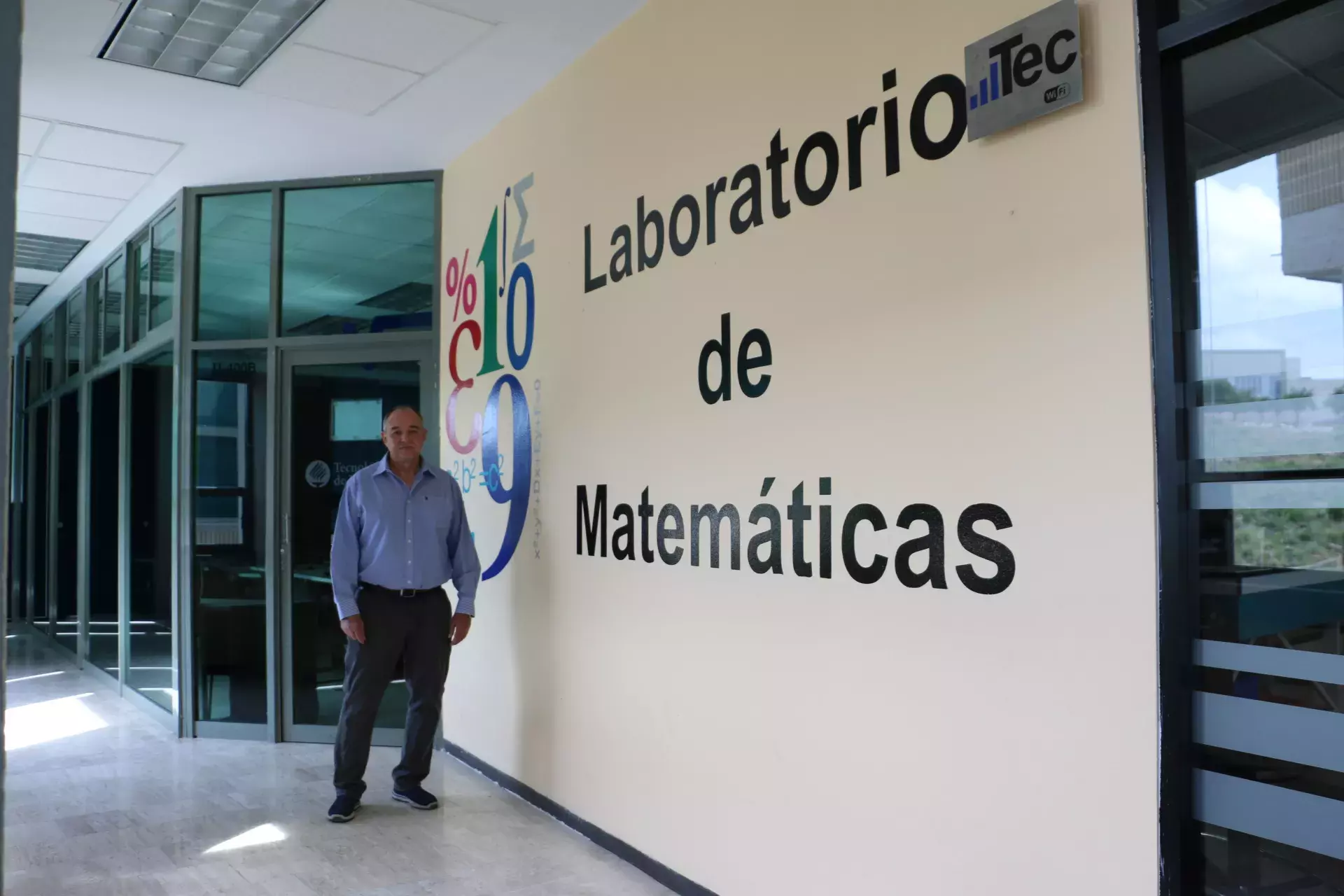 Ramón pasa la mayor parte de su tiempo en el Laboratorio de Matemáticas.