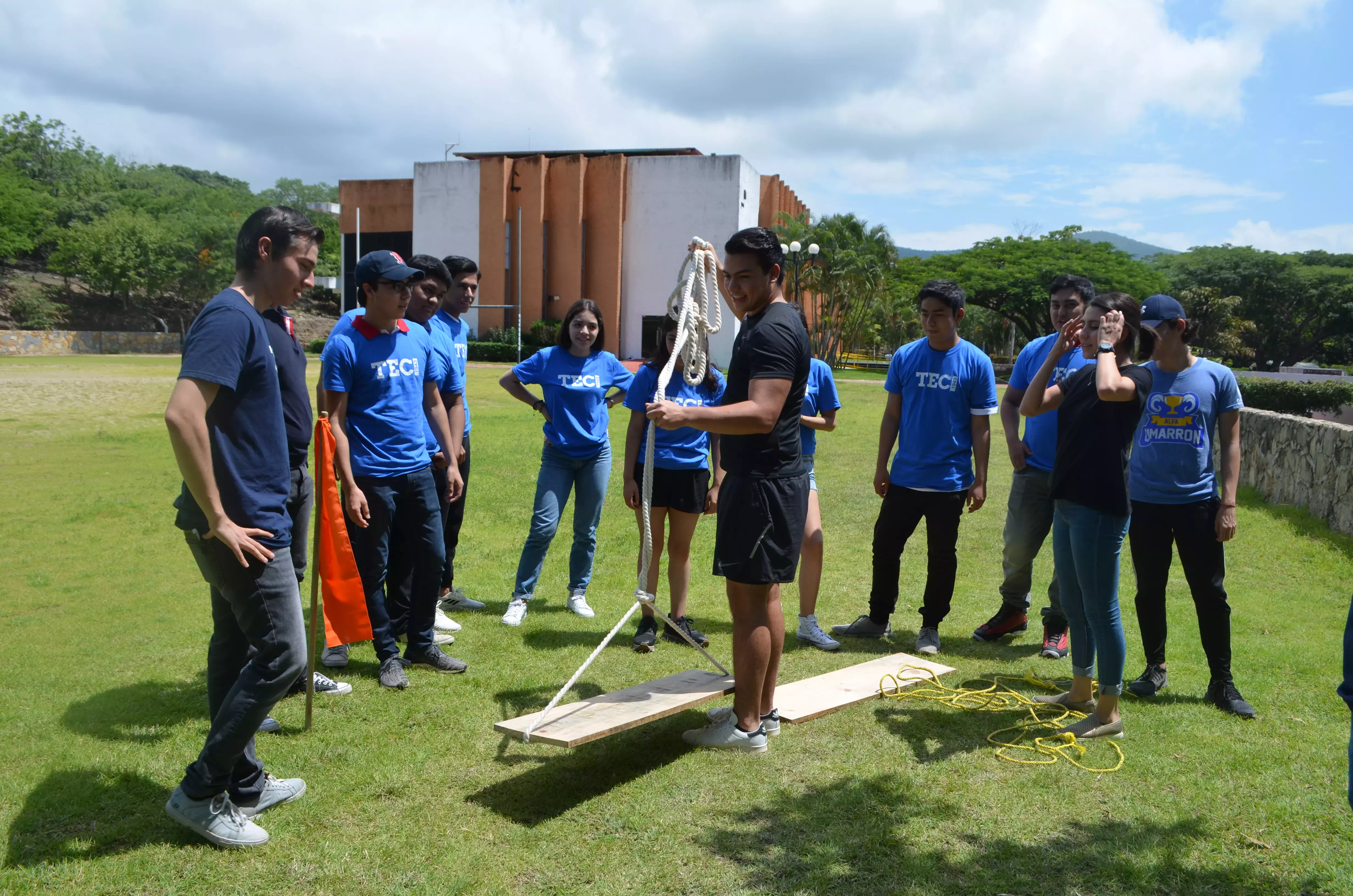 Alumnos en el HiTec