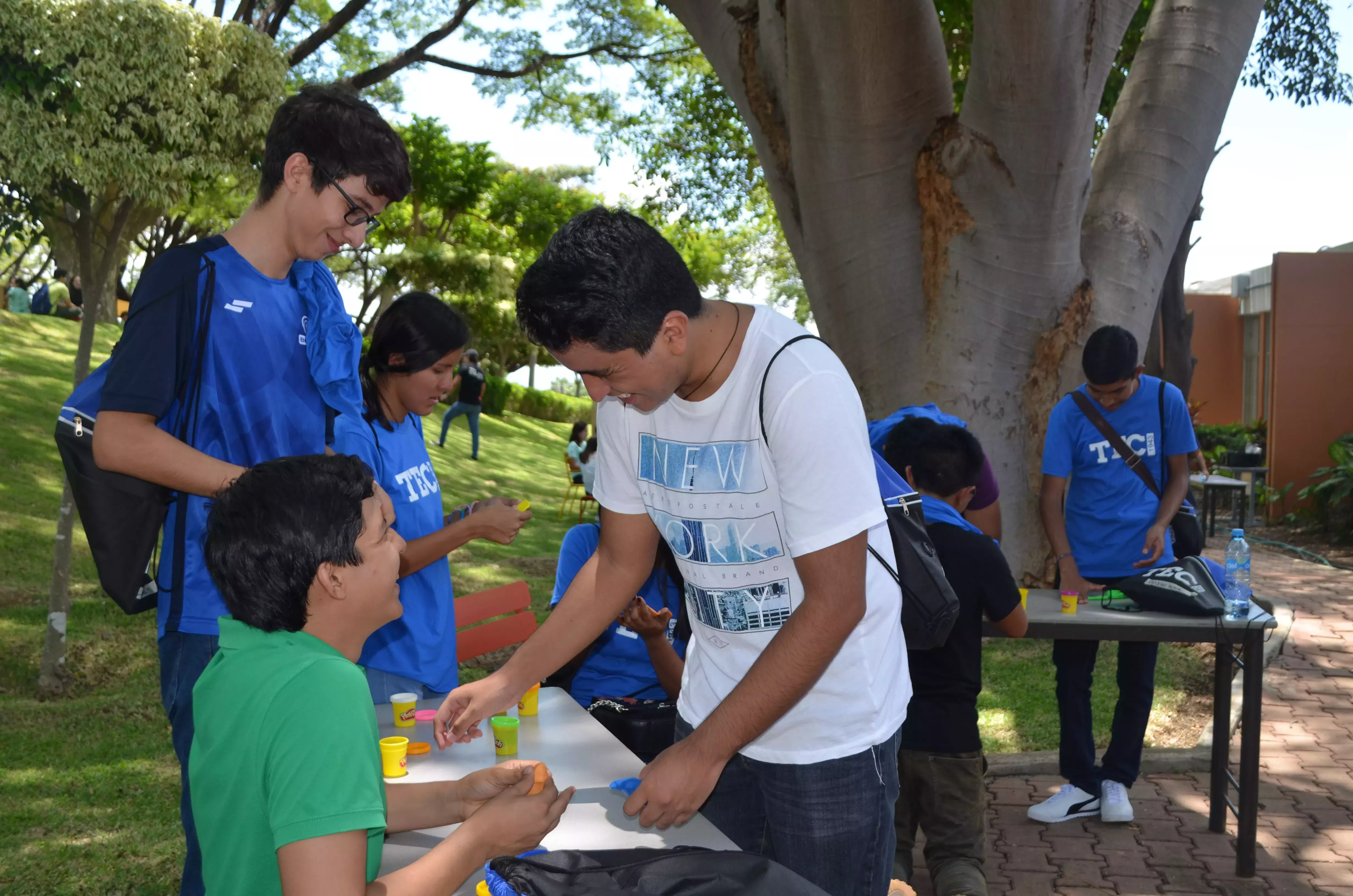 Alumnos en el HiTec