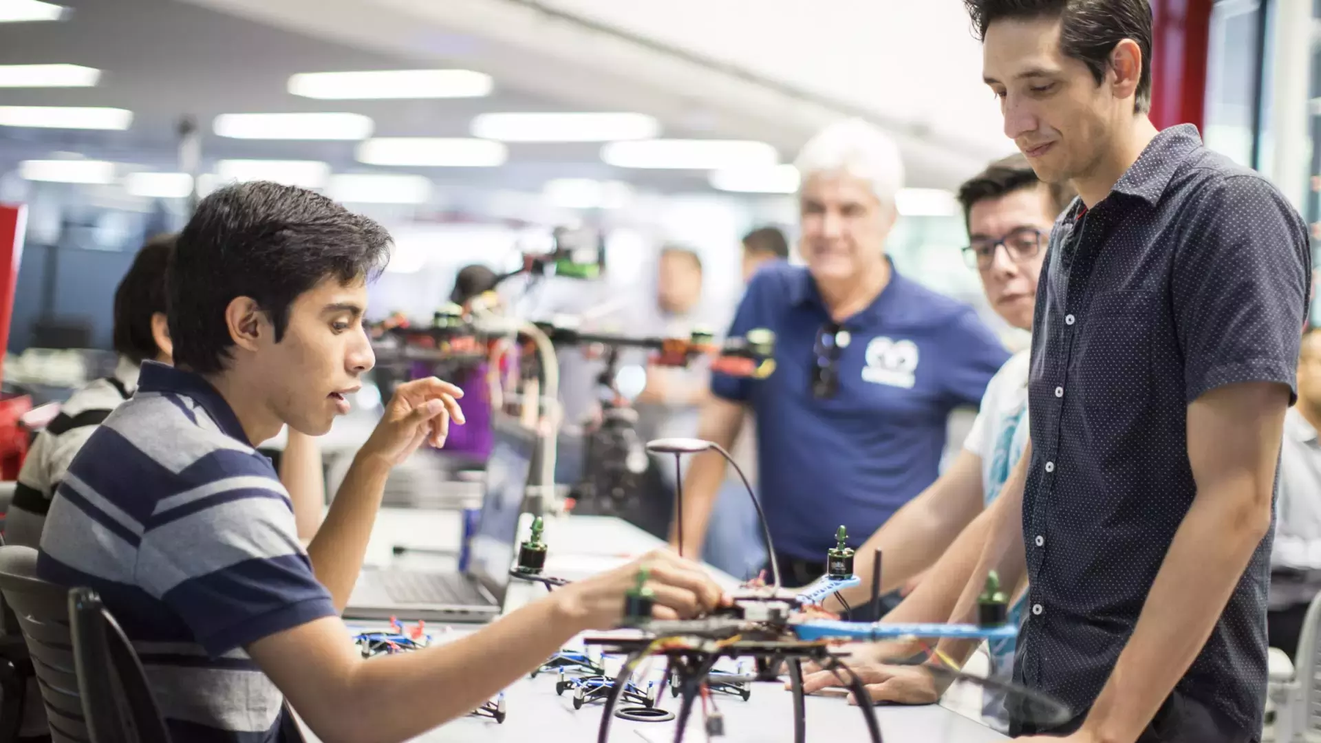 Trabajo con drones en campus Monterrey