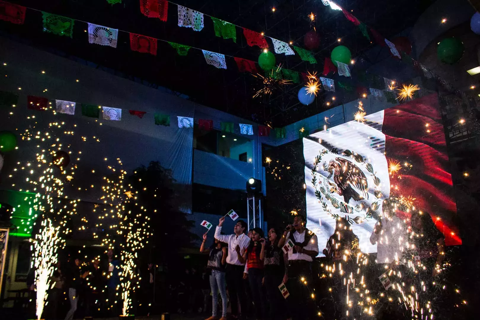 Fotografía del festejo de la noche mexicana en el TEC Toluca