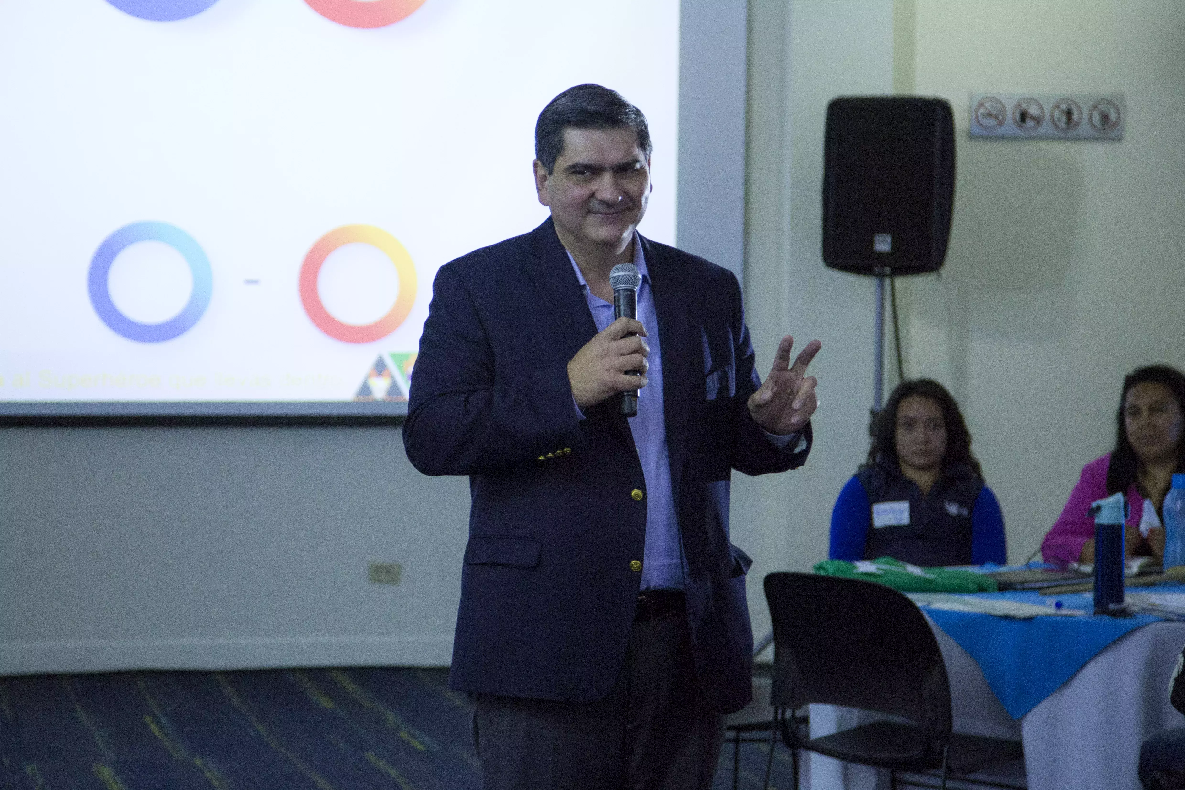 David Garza visita campus Hidalgo 