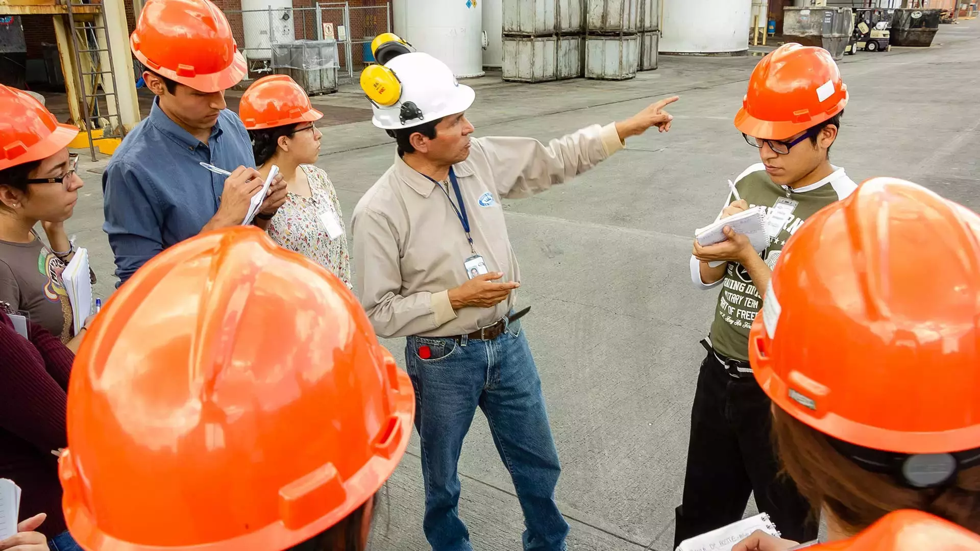 El taller se realizó en la empresa La Corona.