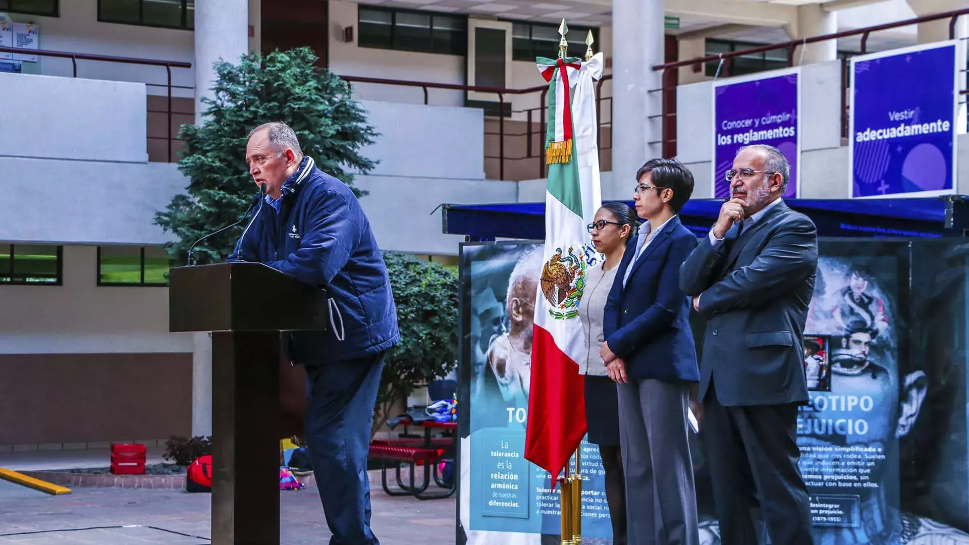 El Túnel Memoria y Tolerancia visita las instalaciones de campus Toluc