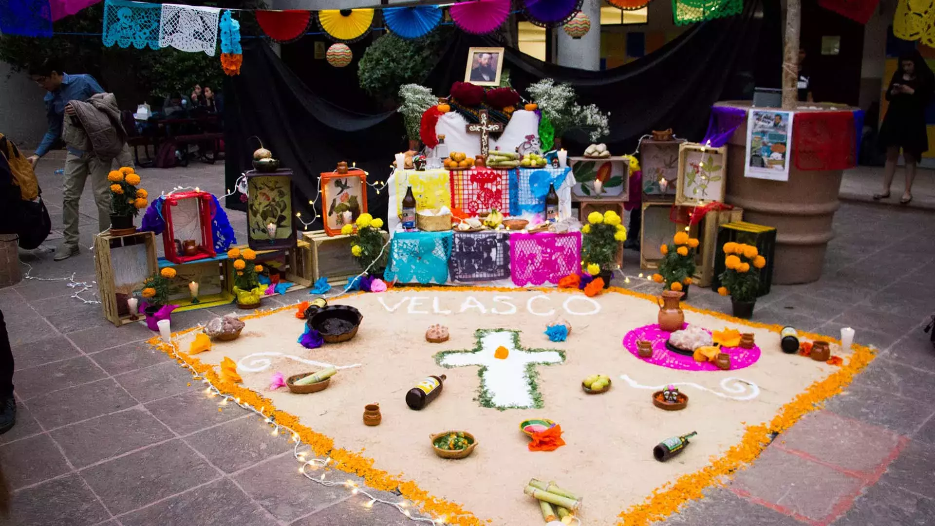 Muertec se lleva a cabo en la preparatoria del Tecnológico de Monterrey campus Toluca para celebrar el Día de Muertos