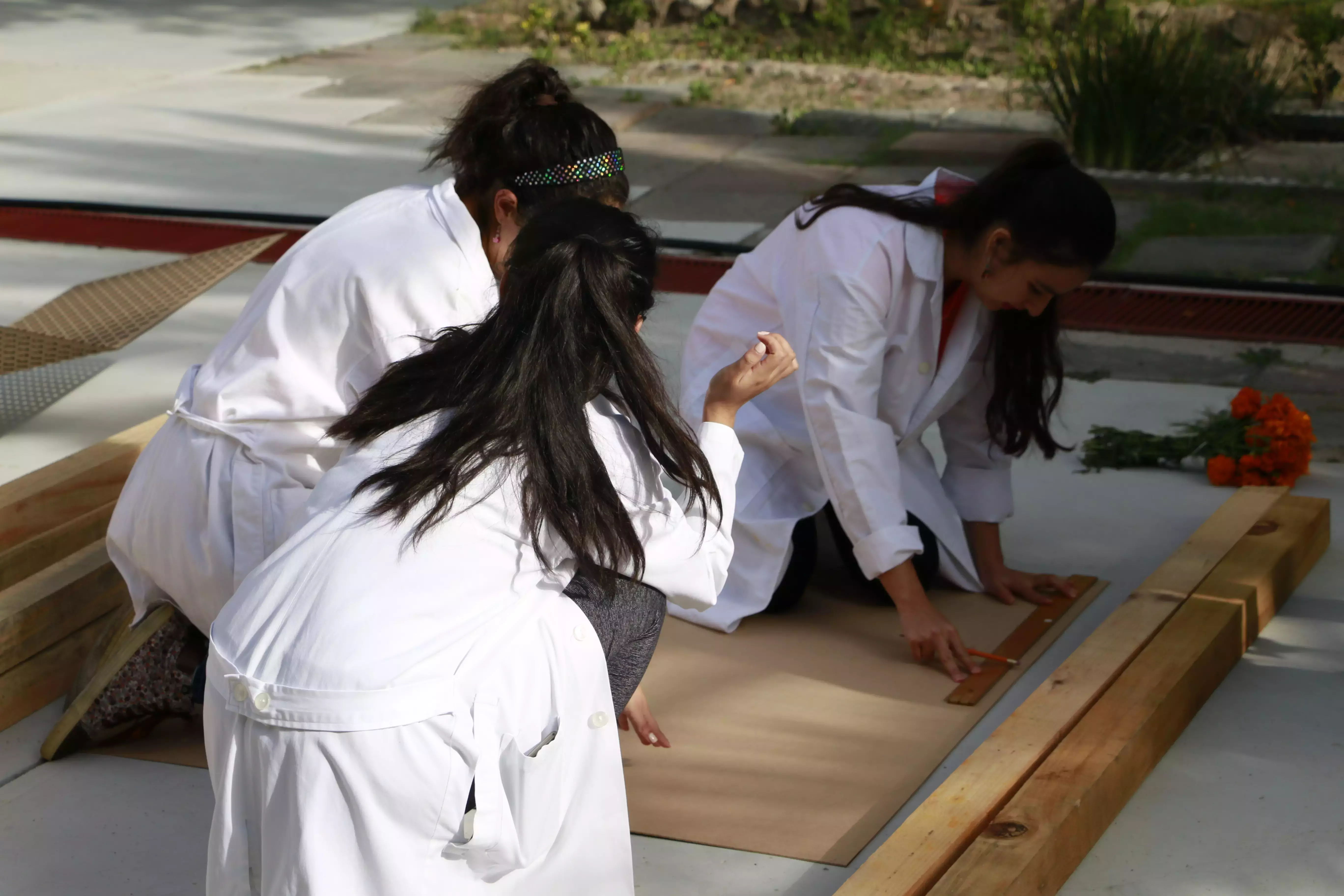 Alumnos trabajando en su semana de tópicos