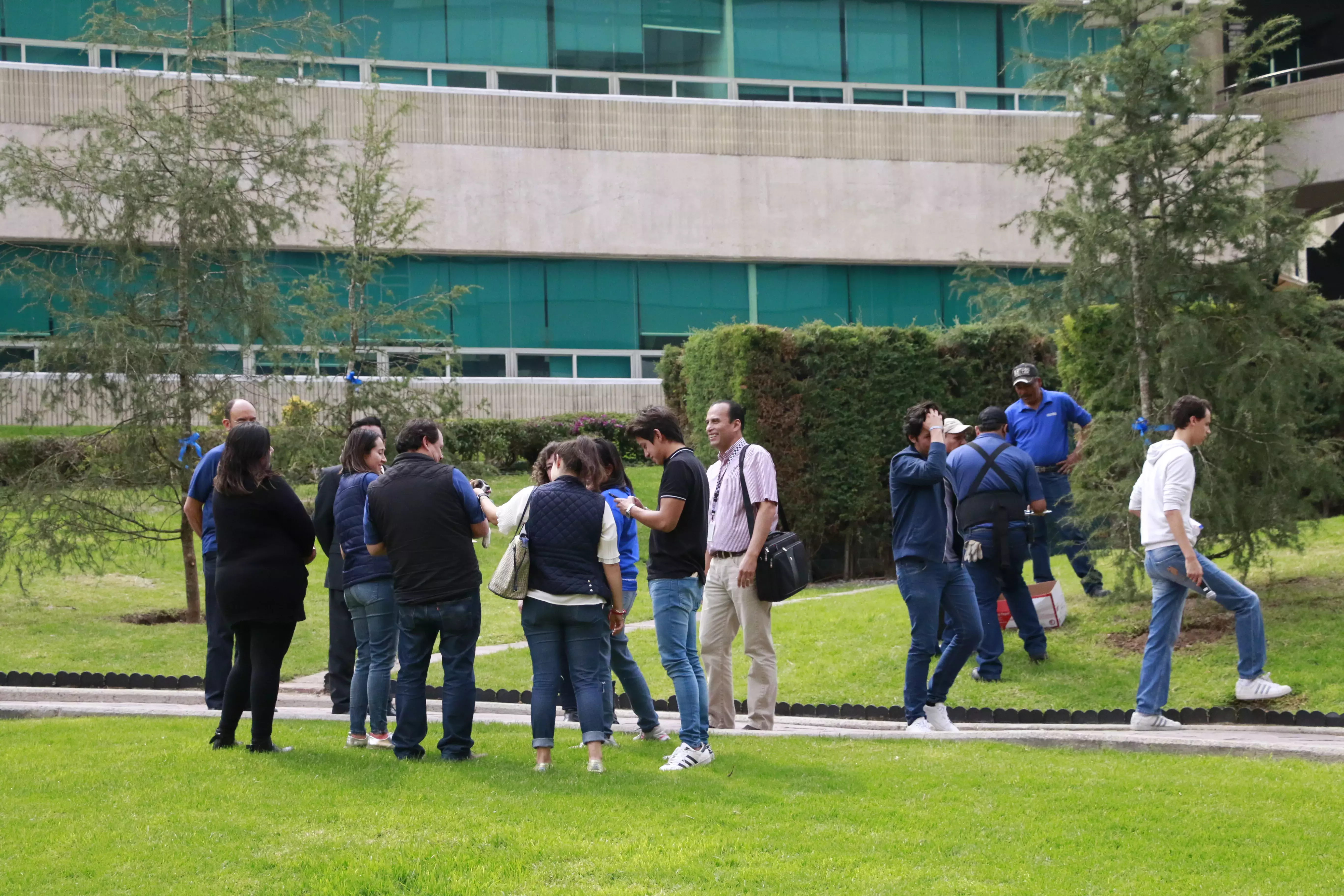 un momento de convivencia después de la inauguración 