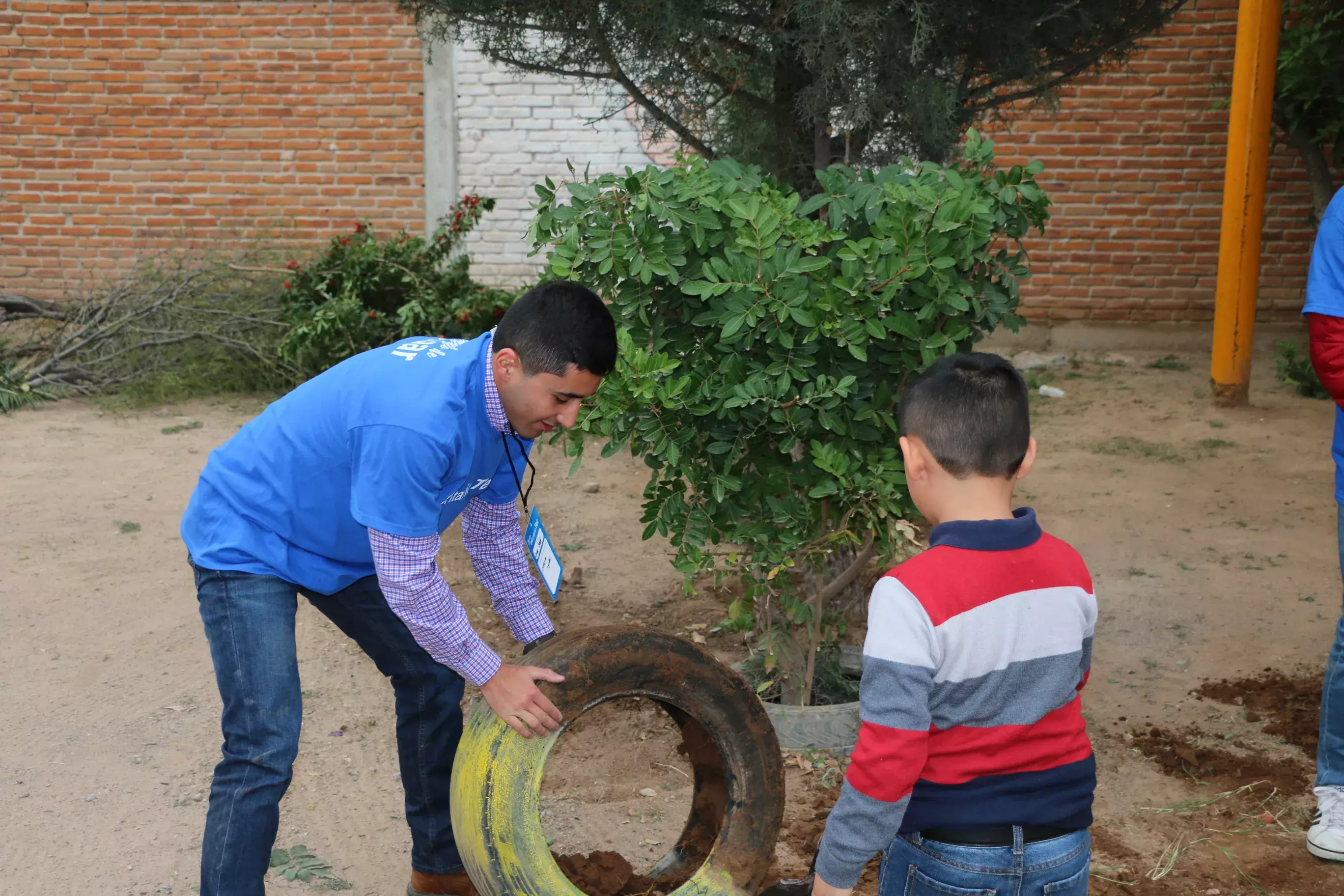 Limpiando las areas para la creación de un nuevo espacio recreativo 