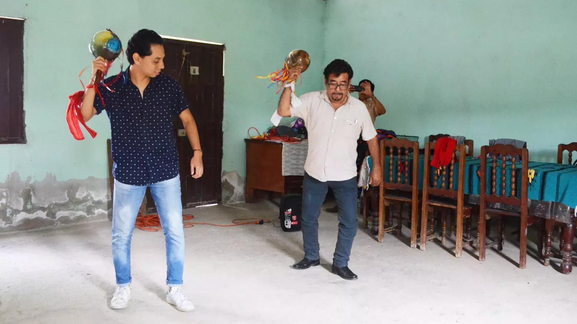 Alumnos en la danza del parachico