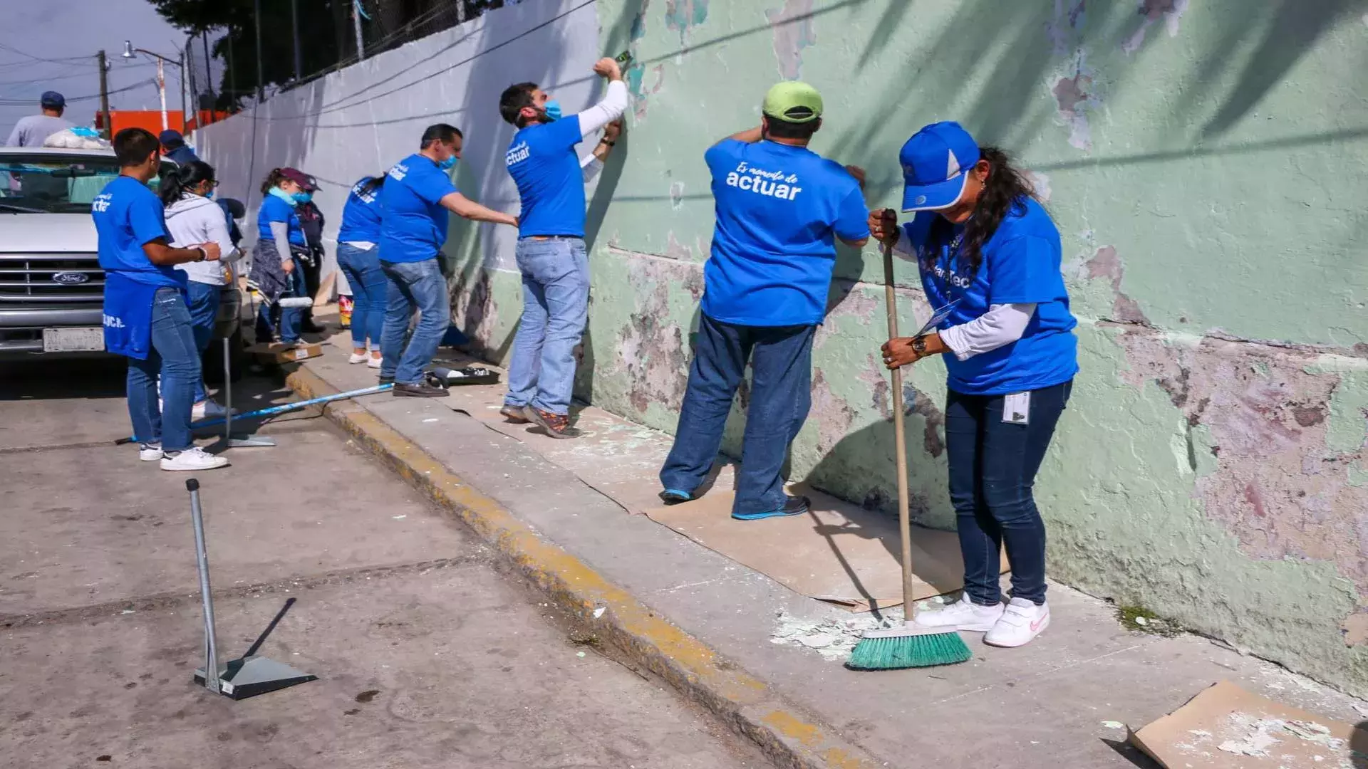 La comunidad del Tec Campus Toluca unió esfuerzos para pintar la escuela Mihuel Hidalgo en San Antonio Buenavista