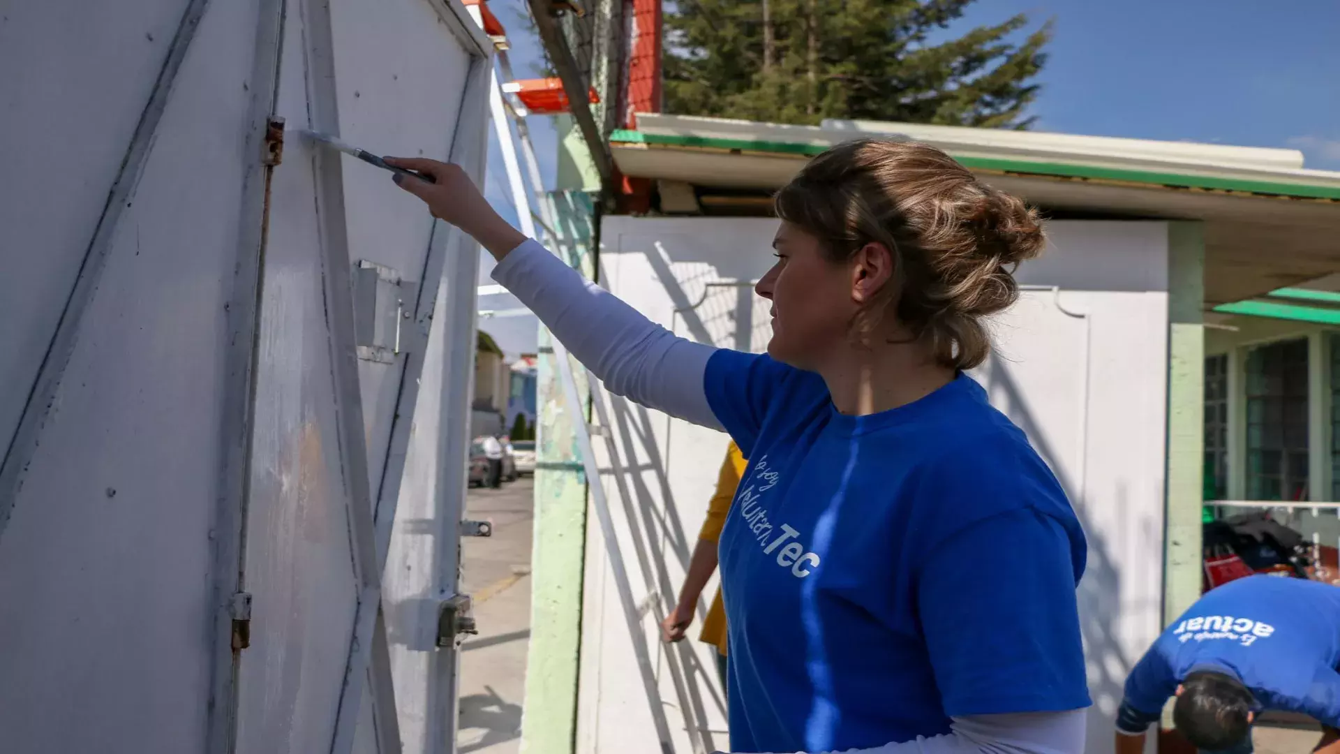 La comunidad del Tec Campus Toluca unió esfuerzos para pintar la escuela Mihuel Hidalgo en San Antonio Buenavista