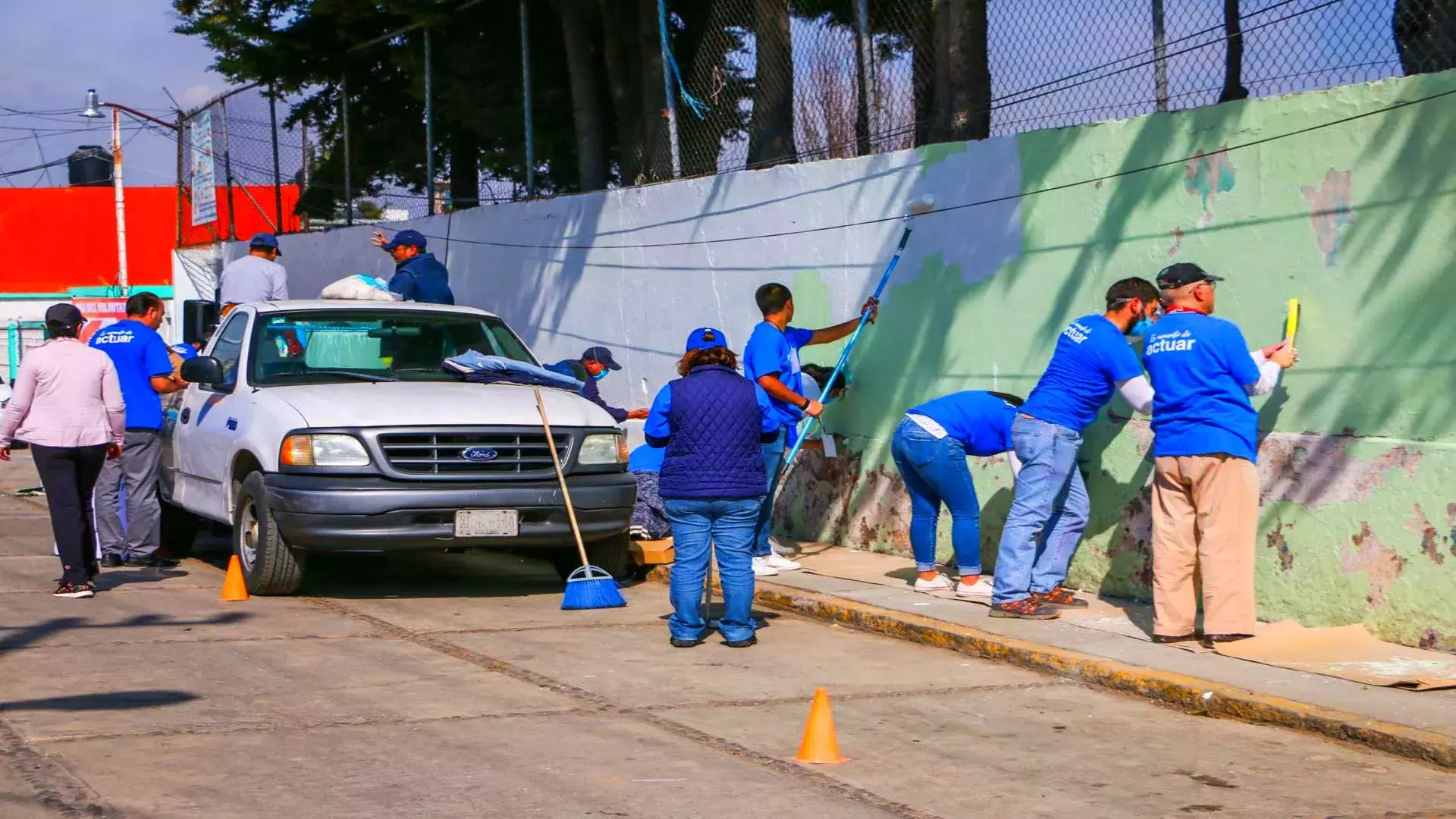 La comunidad del Tec Campus Toluca unió esfuerzos para pintar la escuela Mihuel Hidalgo en San Antonio Buenavista