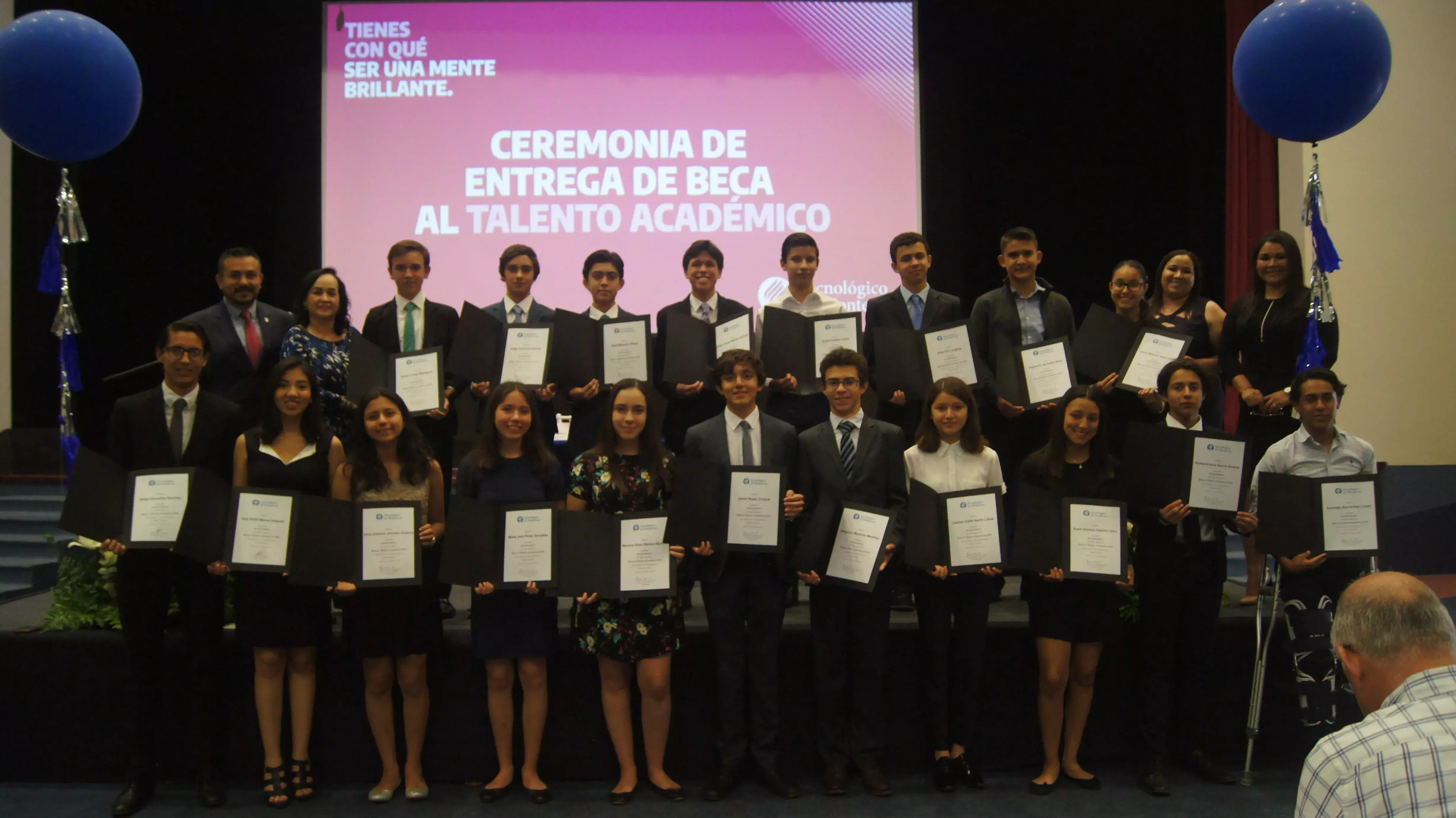 Entrega de Beca al Talento Académico 13