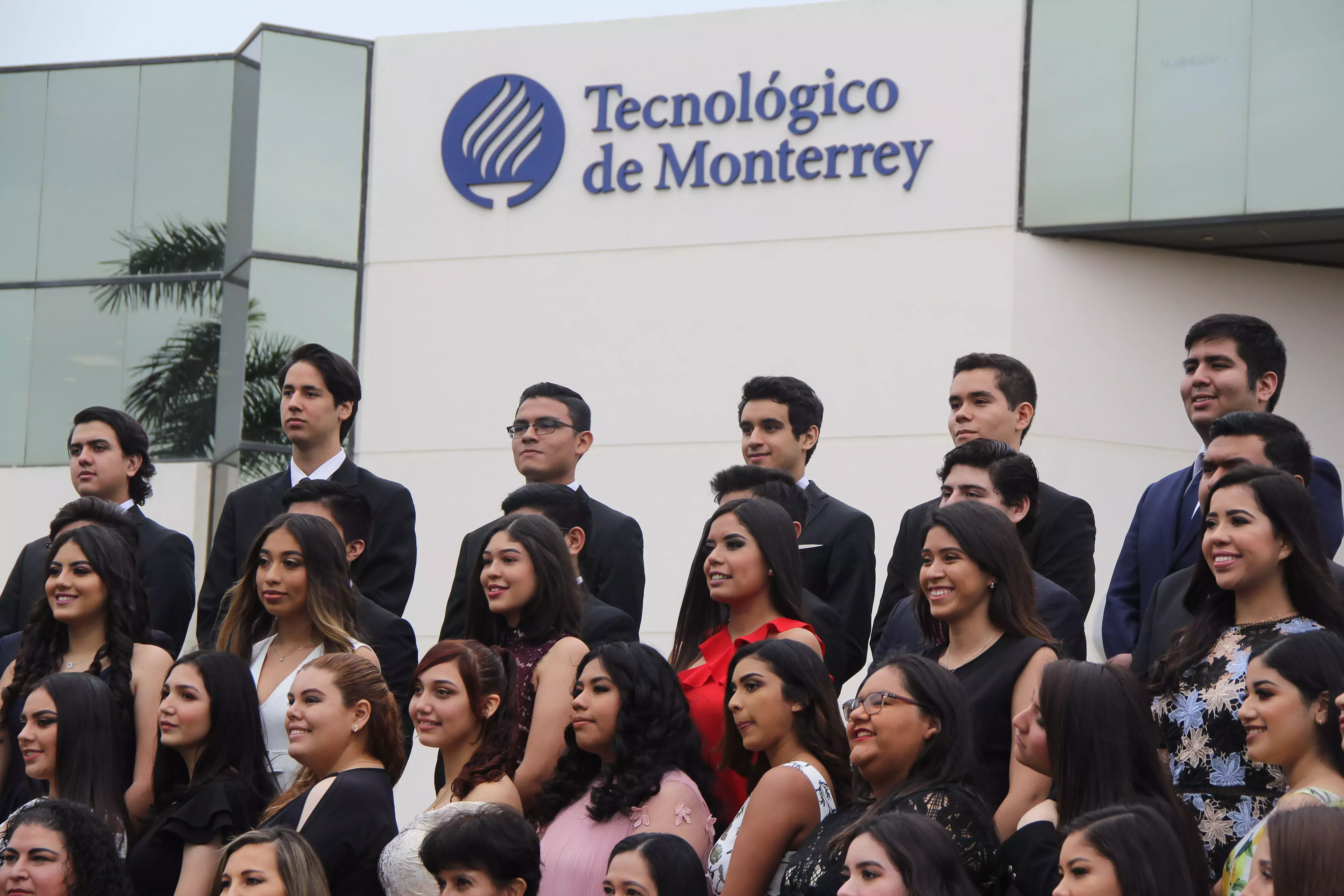 Foto de generación Profesional y PrepaTec