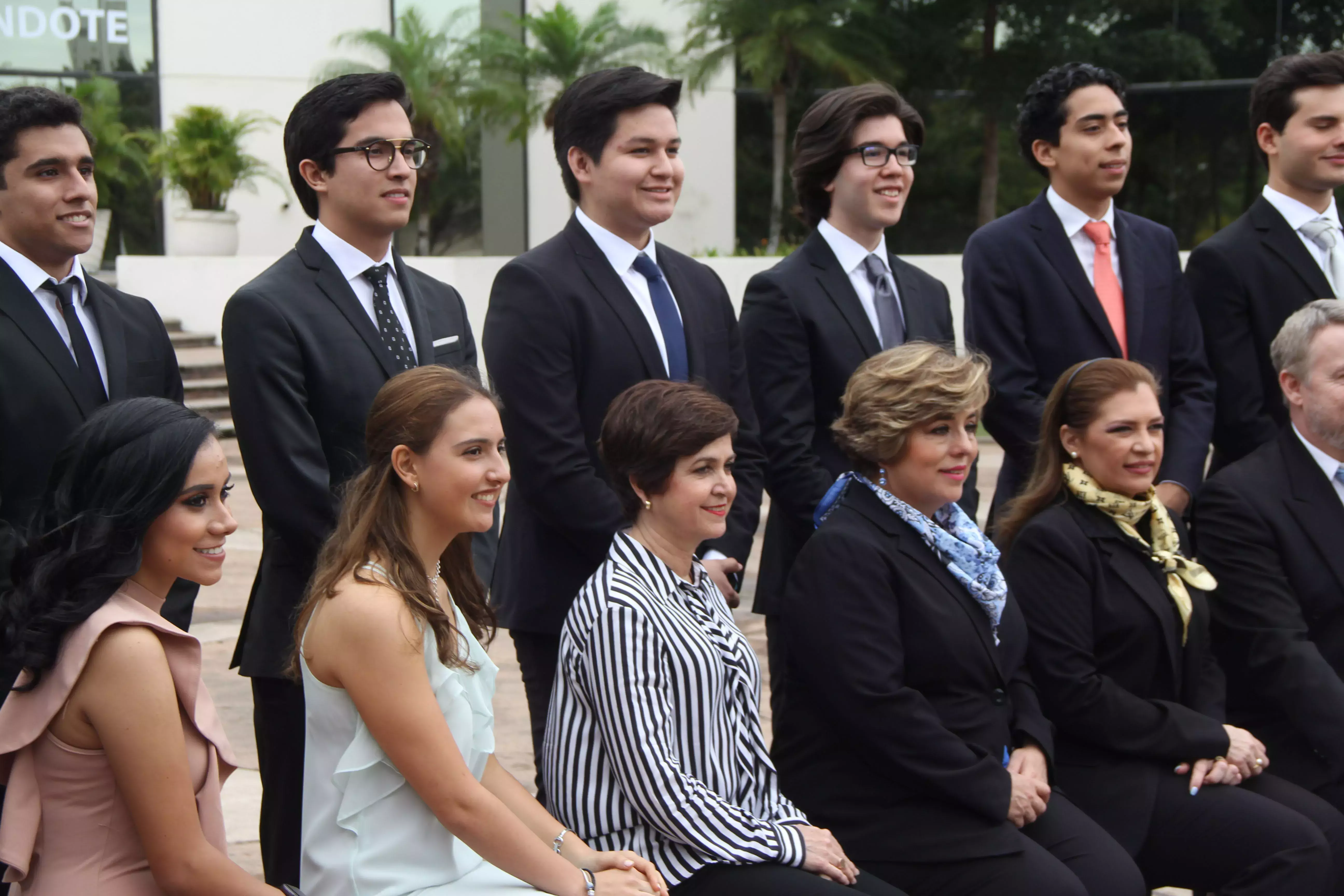 Foto de generación Profesional y PrepaTec