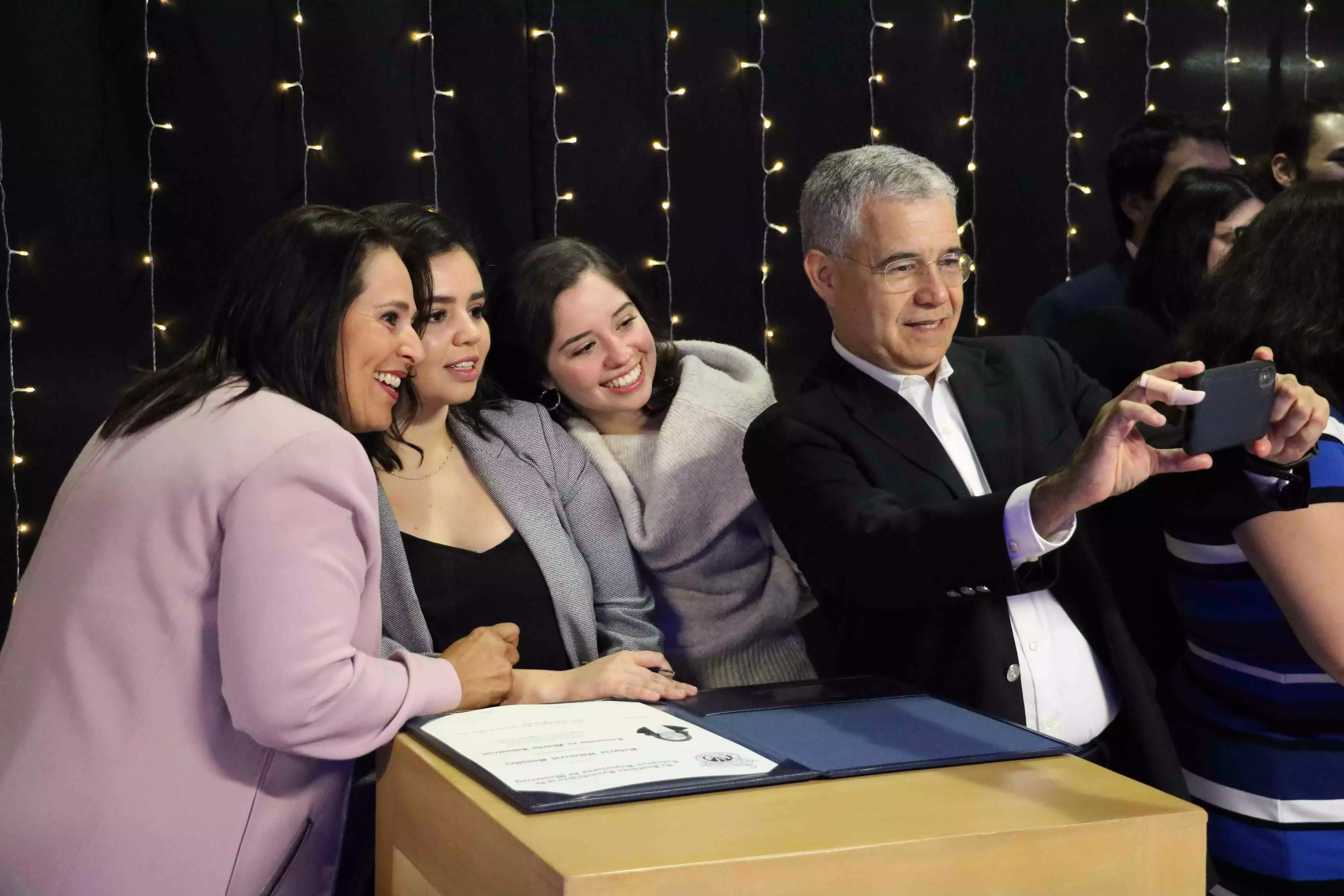 Así se vivió la ceremonia de firma de título del campus Monterrey