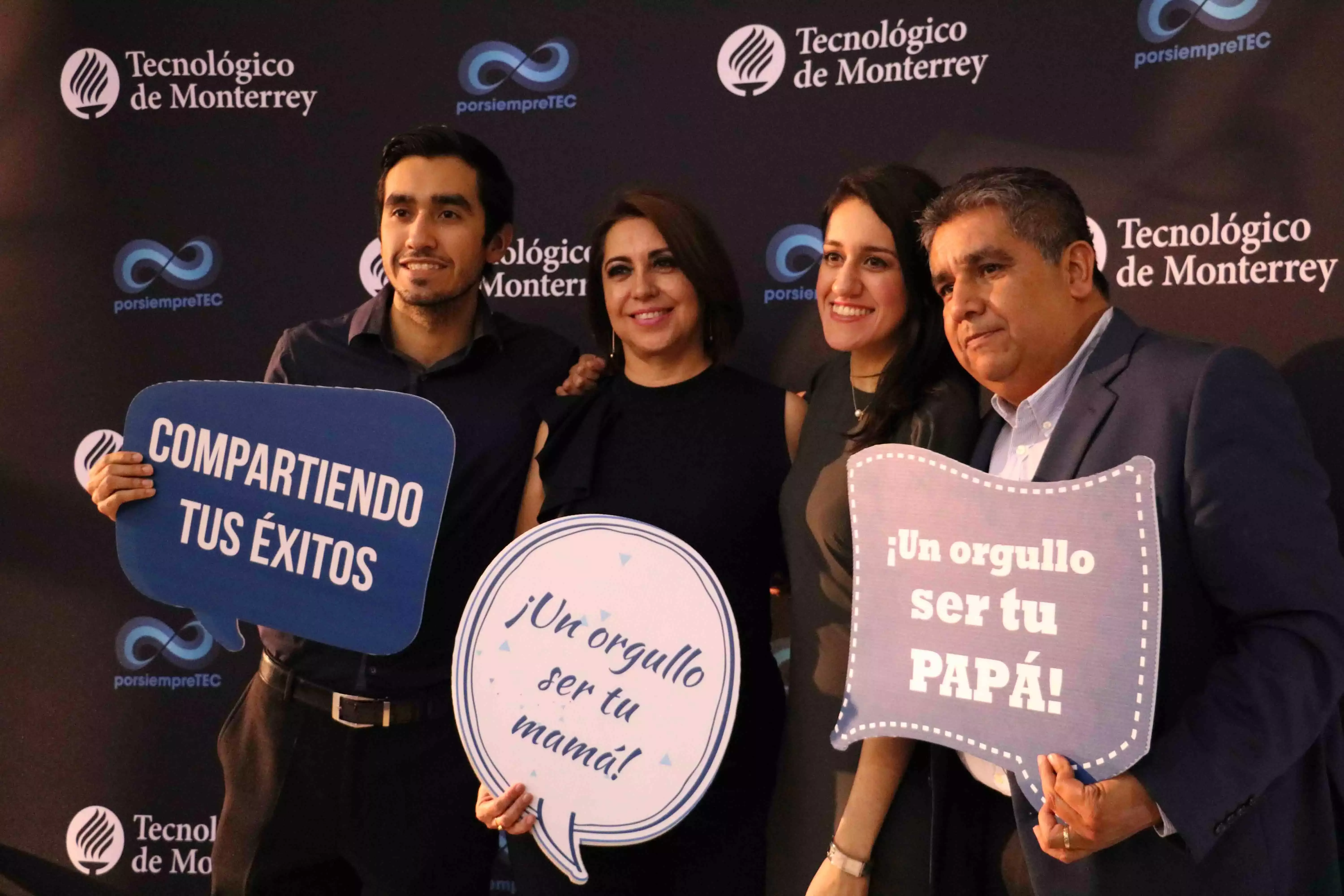 Así se vivió la ceremonia de firma de título del campus Monterrey