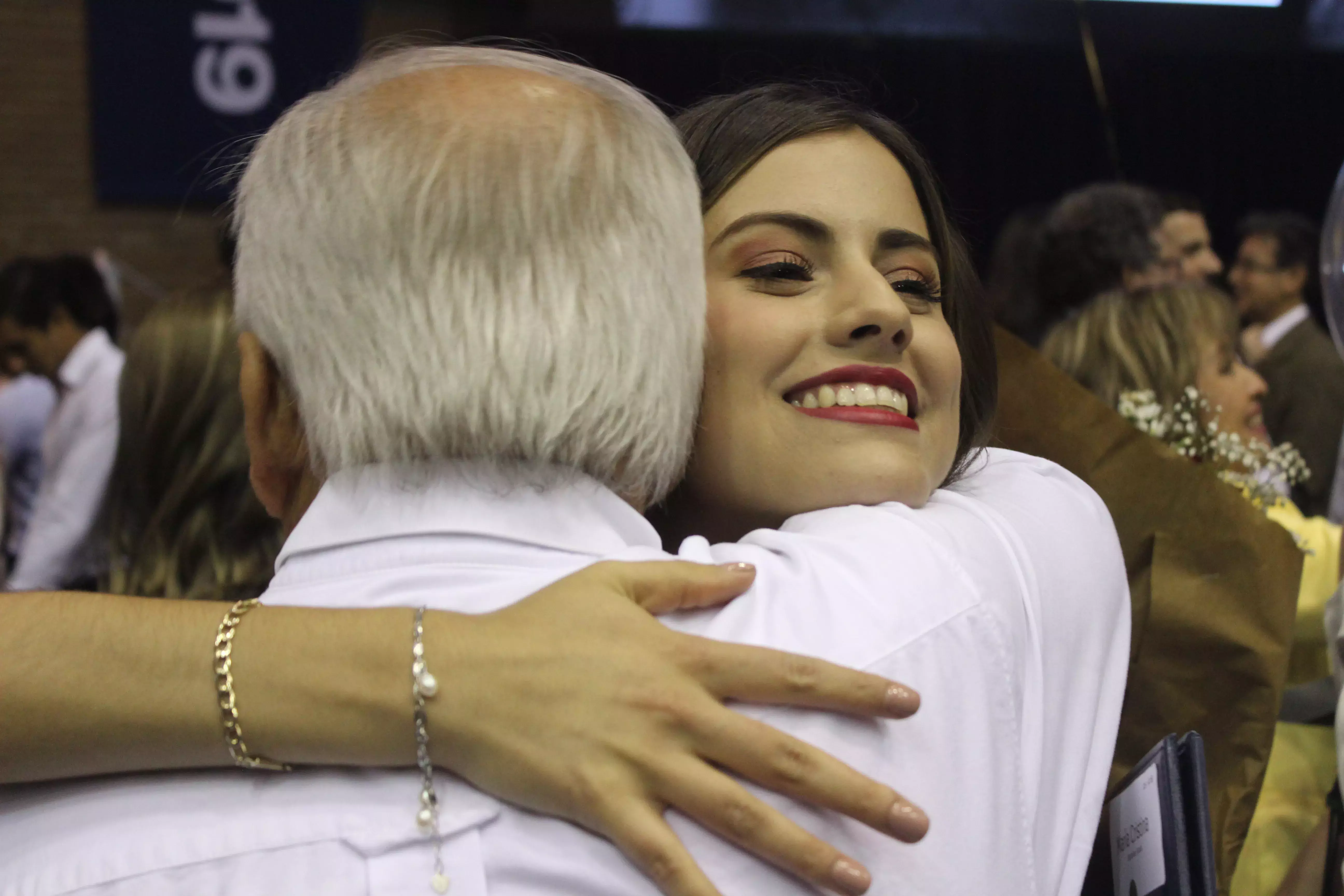 Con orgullo y emoción, ven a sus hijos cumplir sueño Tec (fotogalería)