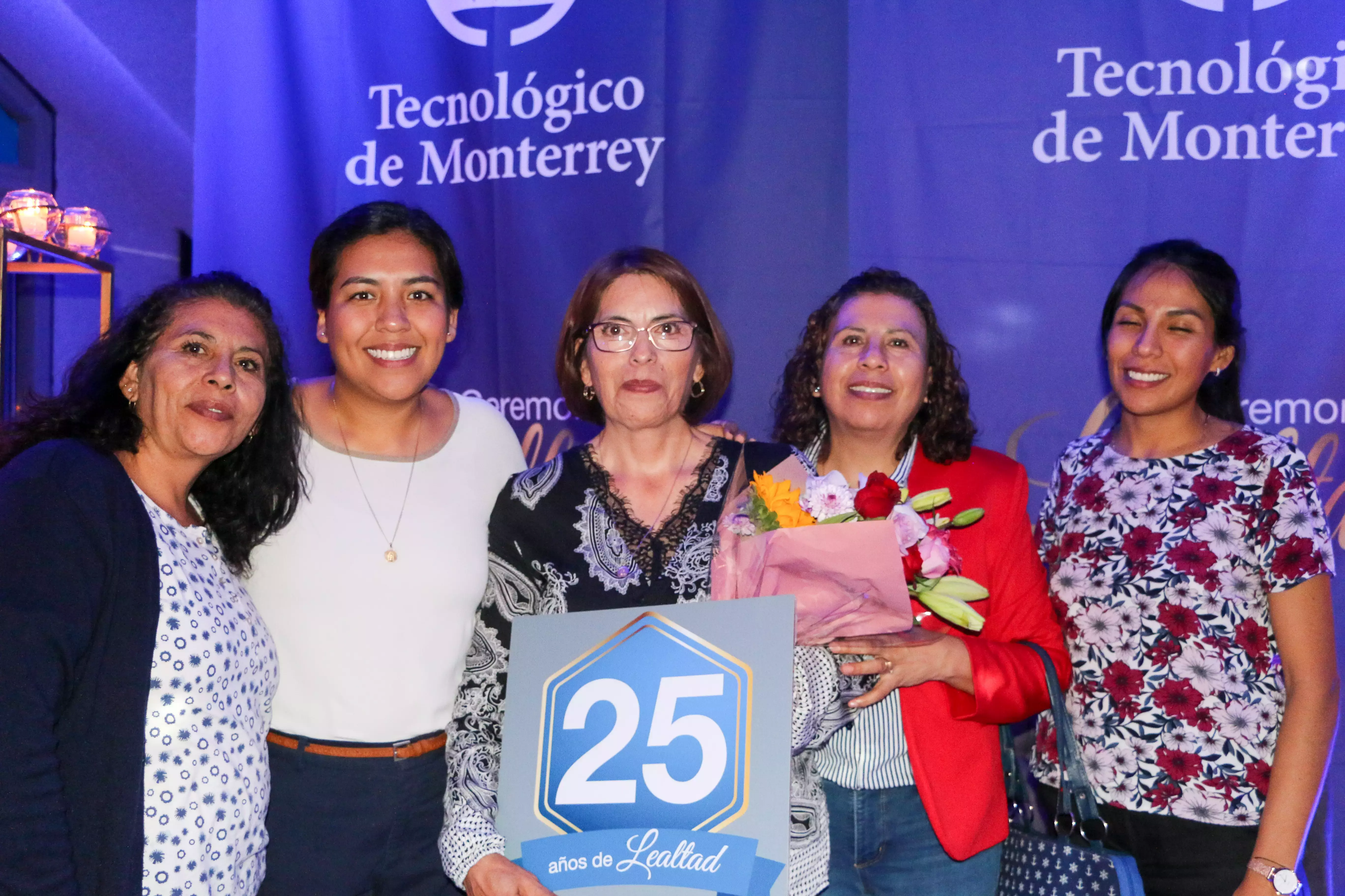 Nuestro maestros galardonados aprovecharon para tomarse fotos con sus familias.