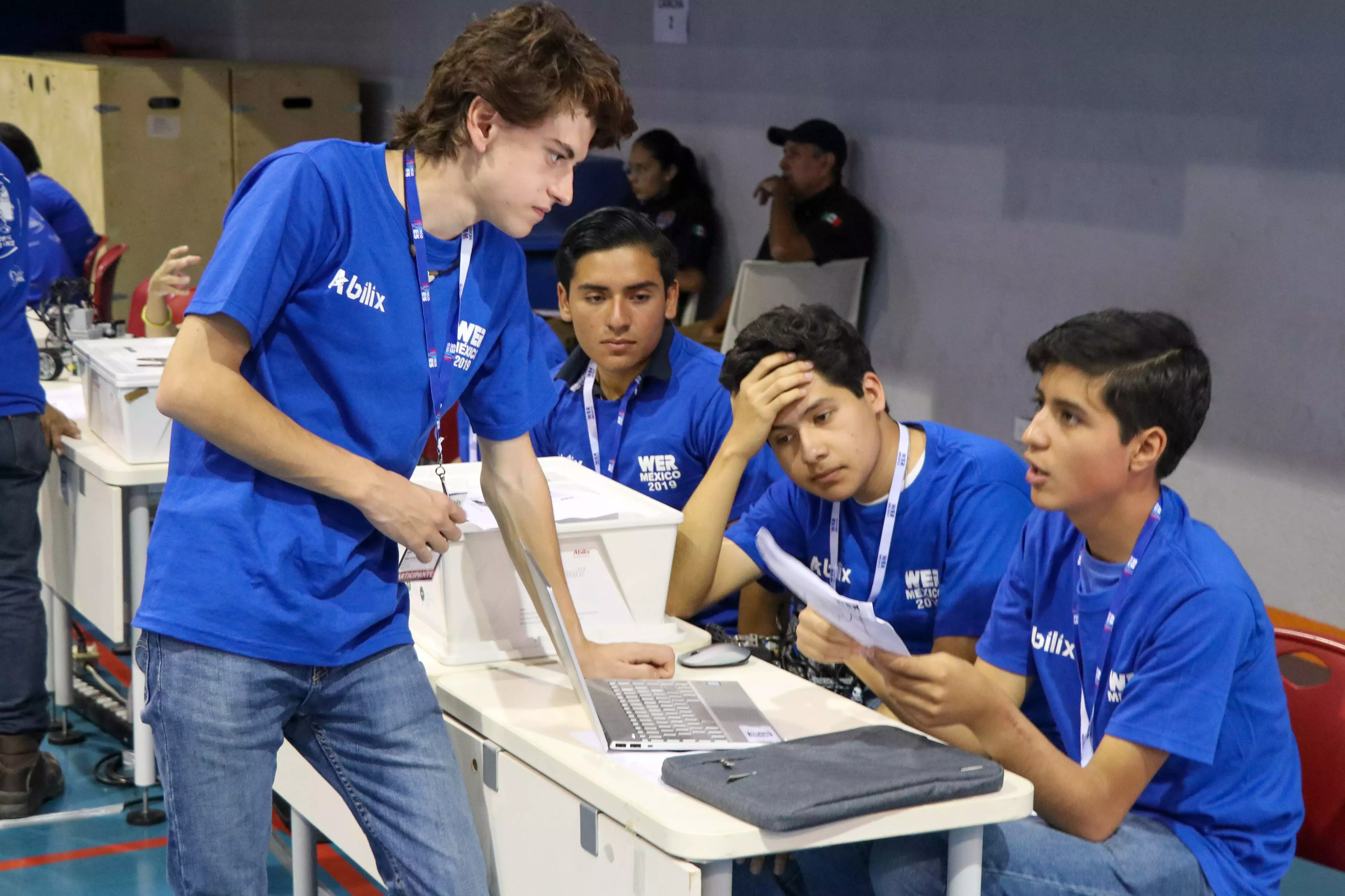 Estudiante se encuentra en la competencia.