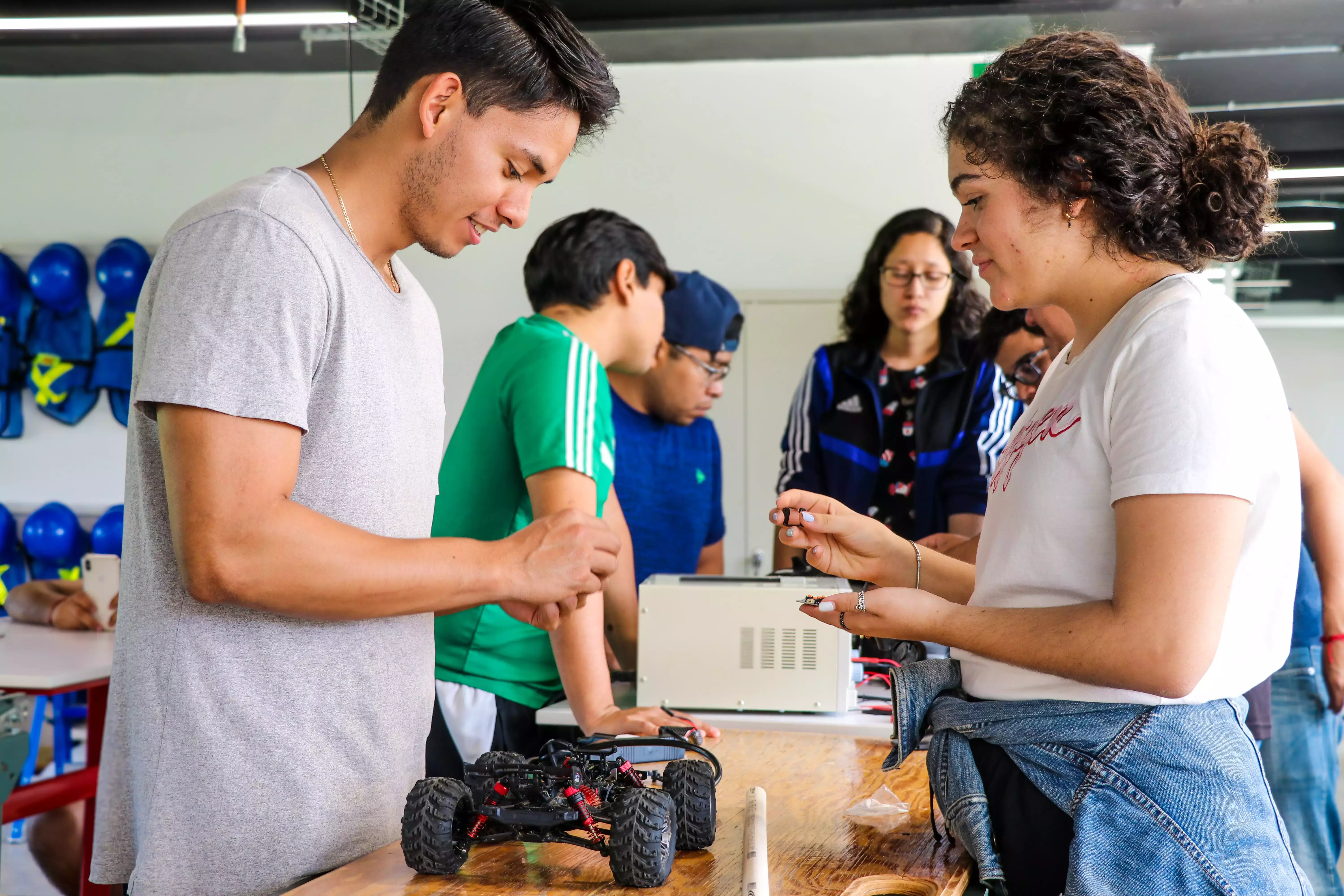 Alumnos del Tecnológico de Monterrey viviendo su Semanai en campus Tampico