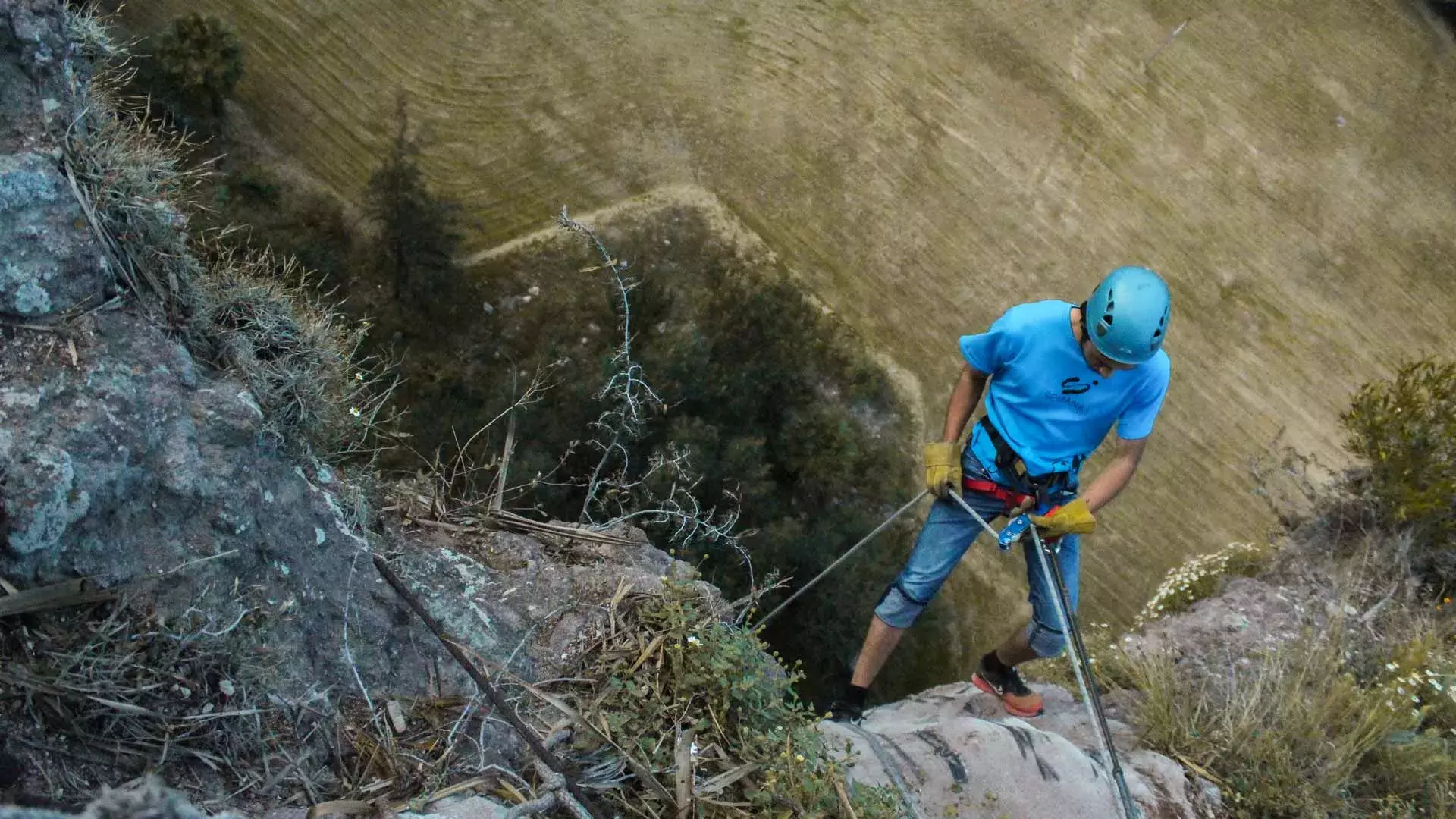 Rappel, una de las actividades extremas que puedes realizar en el EcoAlberto